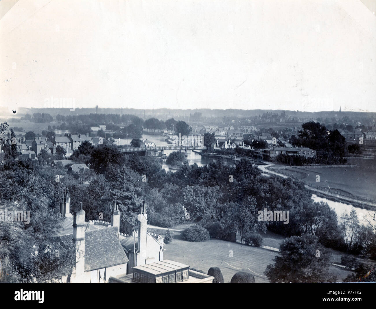 English: View from the tower of St. Peter's Church, Caversham, looking towards Caversham Bridge and Reading, c. 1900. Caversham Old Rectory (later known as Caversham Court) is in the foreground, to the left, and the White Hart Hotel appears at the Reading end of the bridge. 1900-1909 : photograph by H. W. Taunt. 1900 61 View from the tower of St. Peter's Church, Caversham, c. 1900 Stock Photo