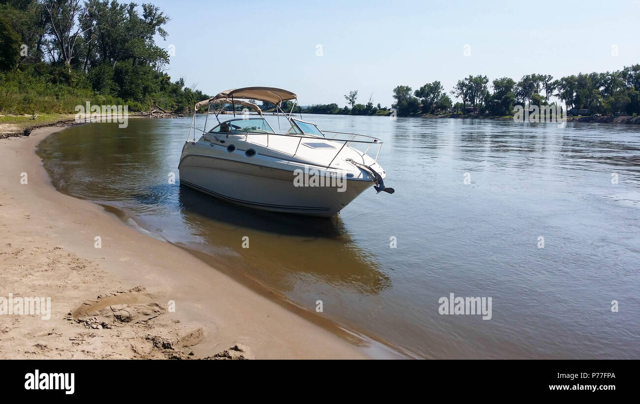 Sea Ray Sundancer relaxing on the missouri river on July 26th 2016 in Iowa USA Stock Photo