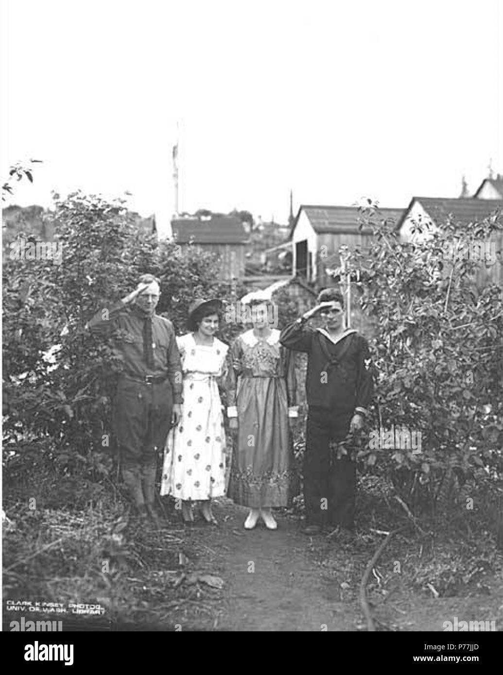 . English: Soldier and sailor with two women who are wearing their hats, ca. 1918 . English: PH Coll 516.4645 Subjects (LCTGM): Hats; Soldiers--United States; Sailors--United States; Women--United States; Dwellings--United States; Women--Clothing & dress--United States  . circa 1918 12 Soldier and sailor with two women who are wearing their hats, ca 1918 (KINSEY 781) Stock Photo
