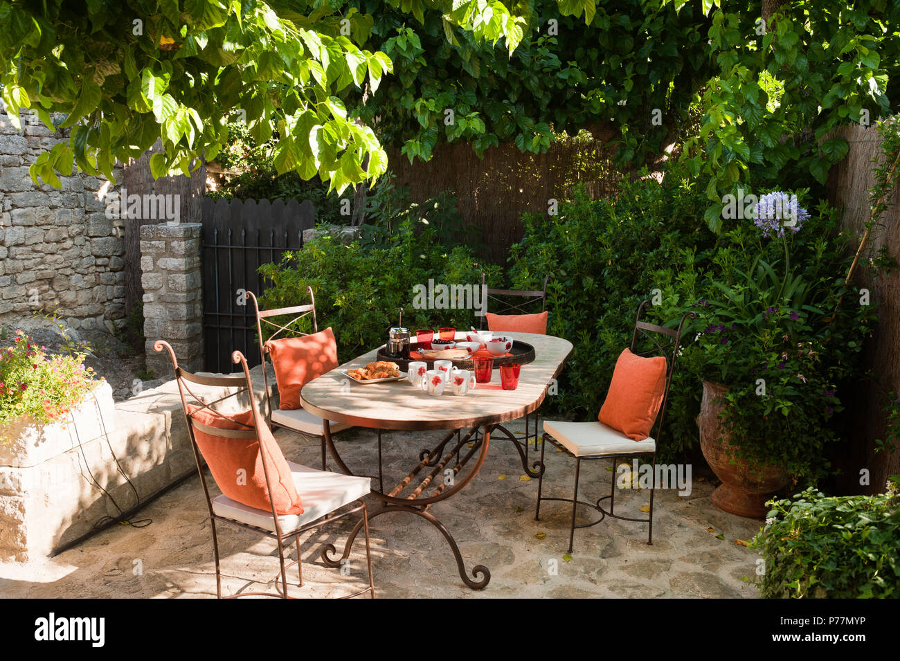 Table and chairs on rustic patio Stock Photo Alamy