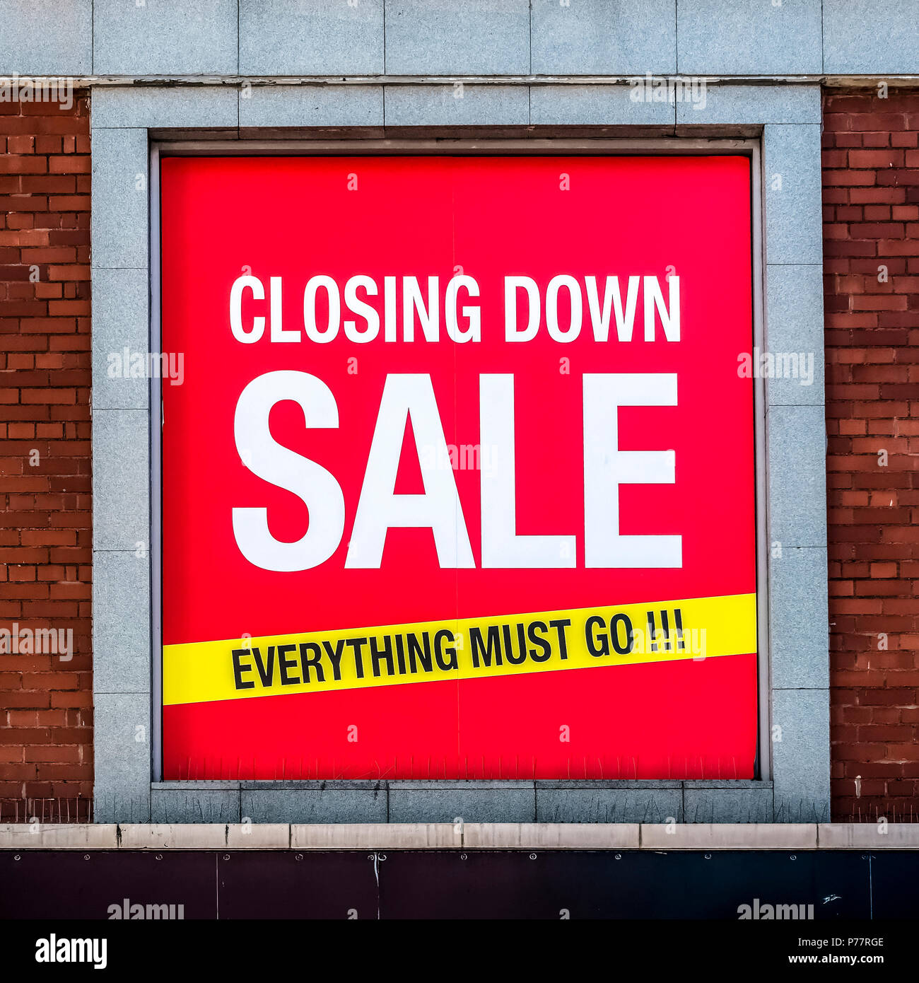 Store closing down sale sign board. Everything must go. Recession concept. Retail shop shutting down. Shopping. Dublin, Ireland, Europe, EU. Close up. Stock Photo