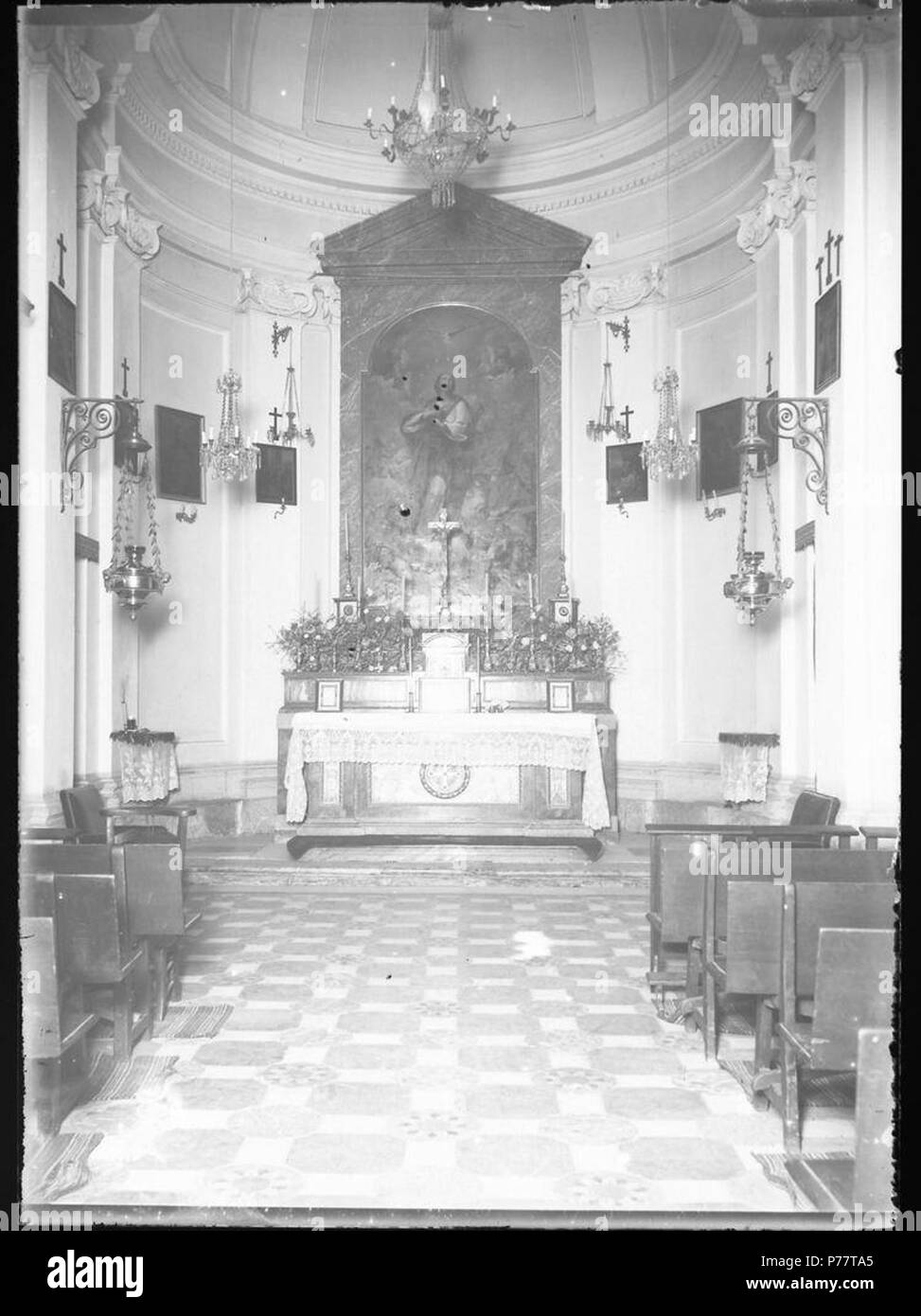 Español: Interior de la Iglesia de la Torrecilla en la Casa de Campo de Madrid . circa 1932 38 Interior de la Iglesia de la Torrecilla en la Casa de Campo - 1932 Stock Photo