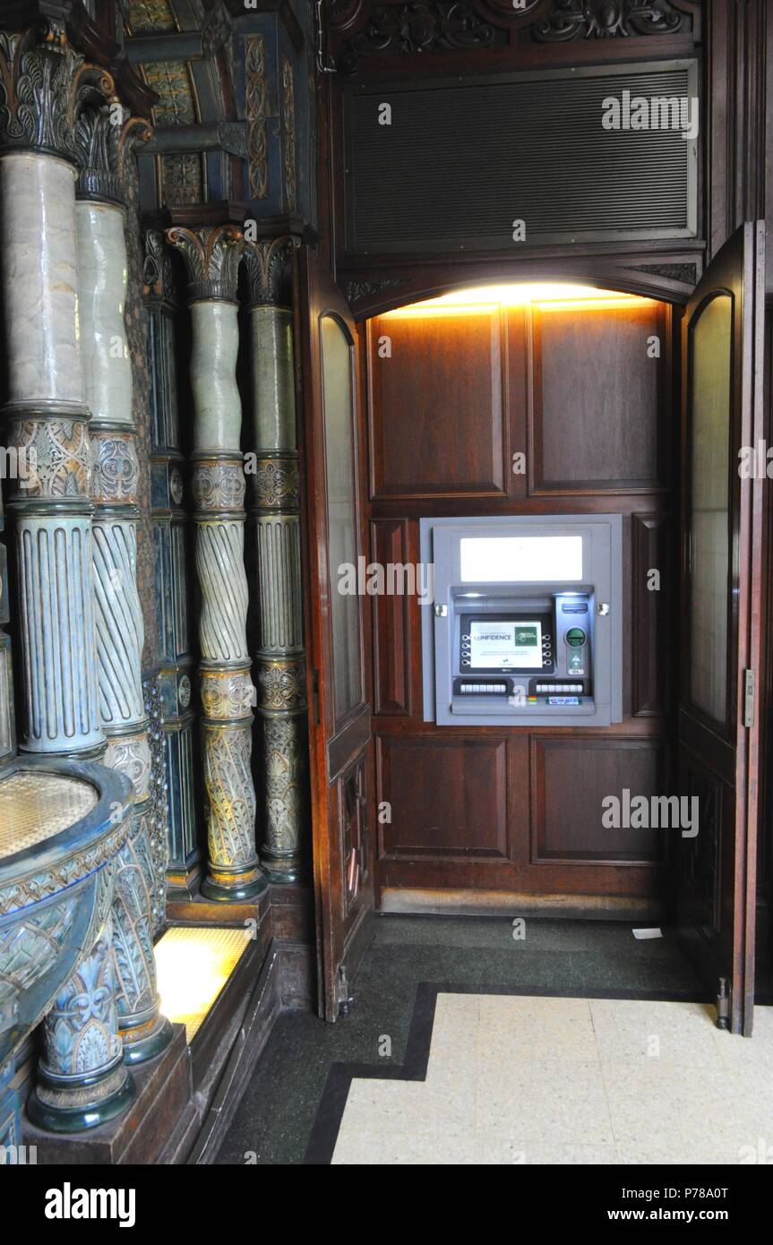 Cash machine lloyds on hires stock photography and images Alamy
