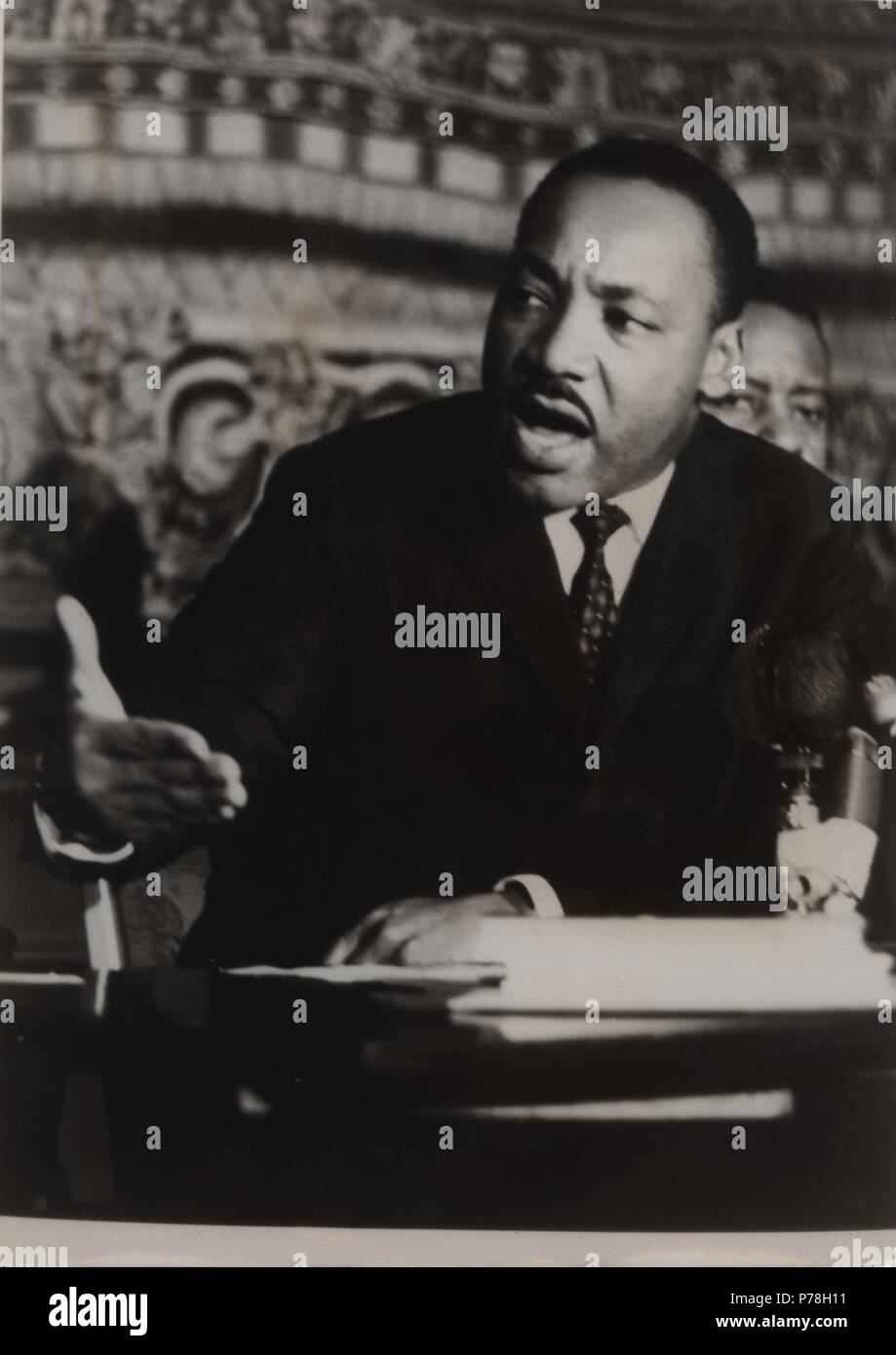 Martin Luther King (1929-1968), pastor protestante lider de la lucha no violenta ante la discriminación racial, durante la conferencia en Noruega al ir a recibir el Premio Nobel de la Paz. en 1964. Stock Photo