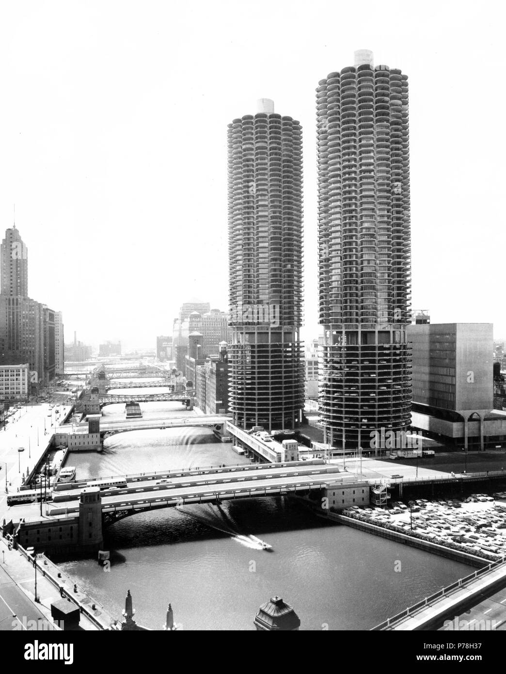 Estados Unidos de América. Chicago. Torres Marina City a orillas del río. Años 1950. Stock Photo