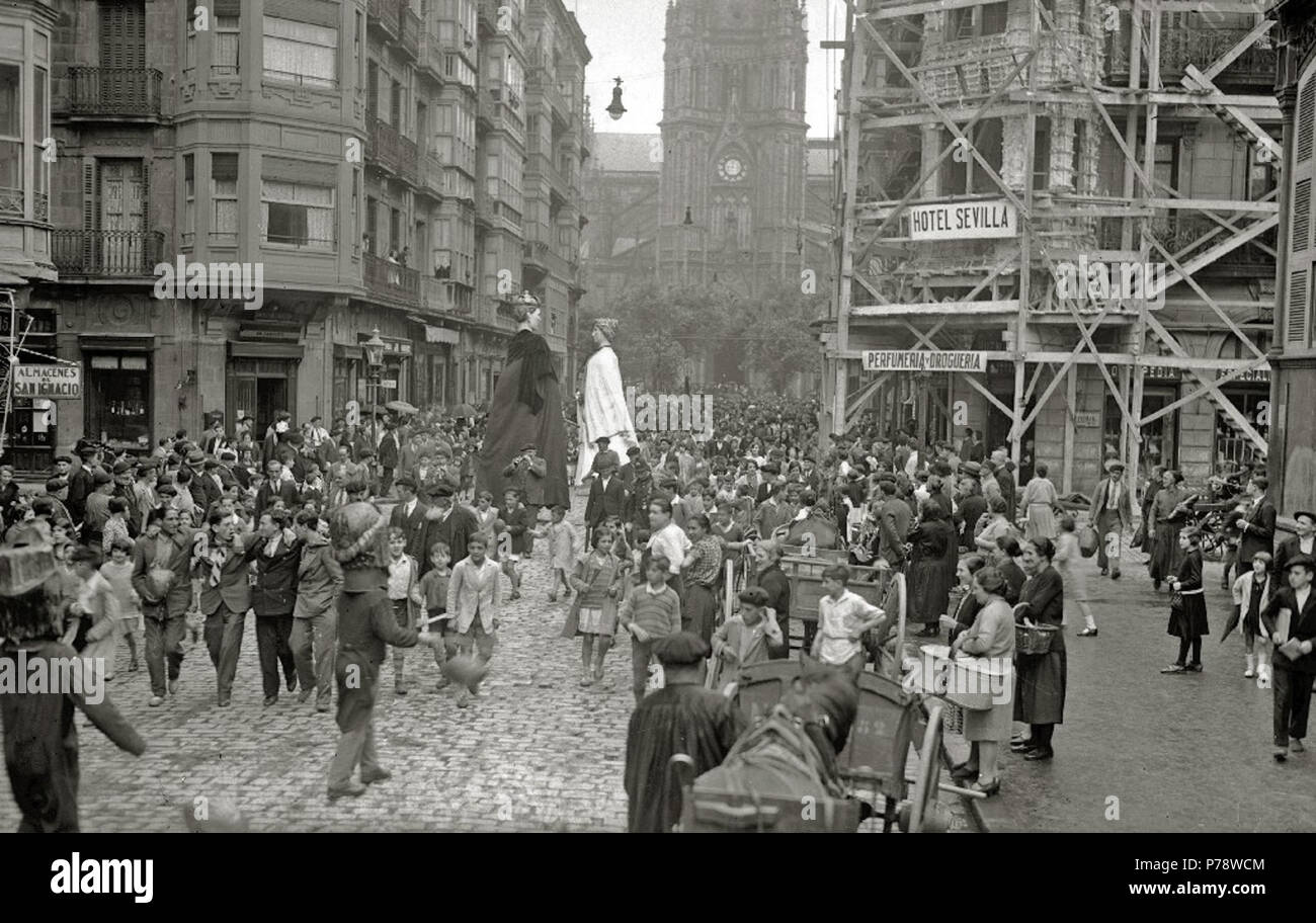 34 Gigantes y Cabezudos por las calles de San Sebastián (1 de 2