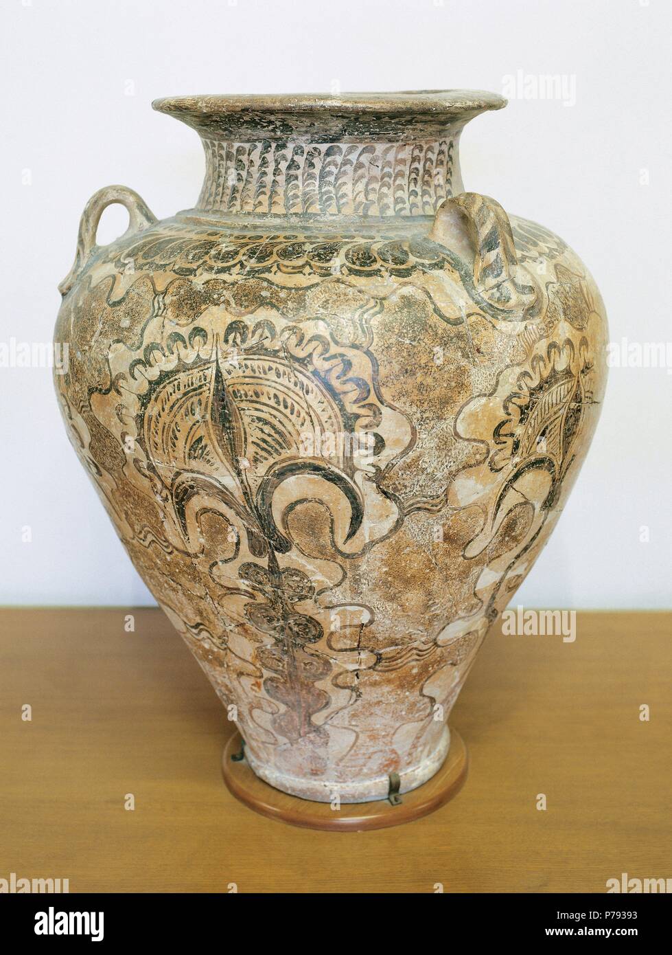 Minoan art. Greece. Vessel. Palace Style. Schematic vegetal decoration. 1420 BC. Heraklion Museum. Creta. Stock Photo