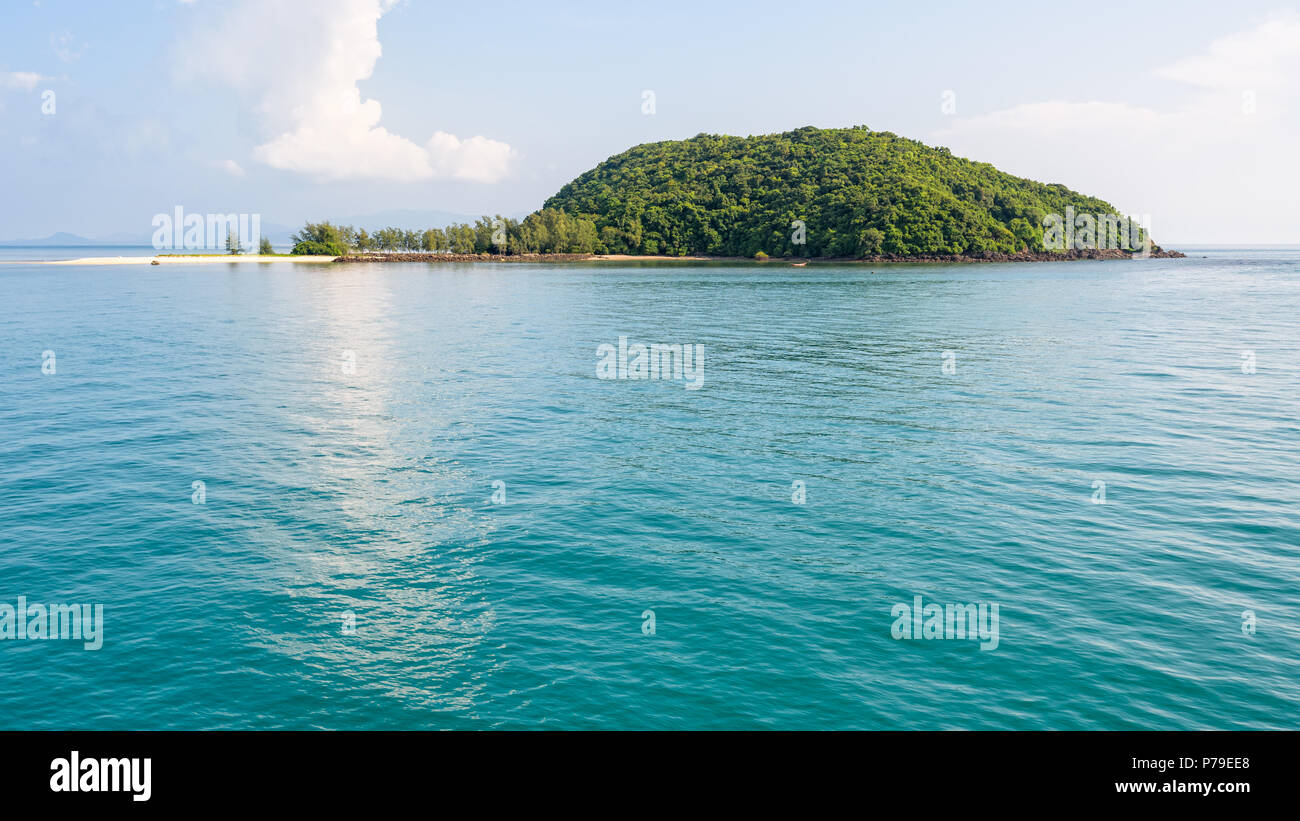 Beautiful nature landscape of blue sea and sky in summer at Ko Tae Nai small island near Ko Pha Ngan in Gulf of Thailand is a famous attractions of Su Stock Photo