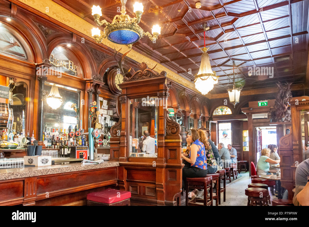 Interior bar of The Stags Head Pub, Dame Court, Temple Bar, Dublin, Leinster Province, Republic of Ireland Stock Photo