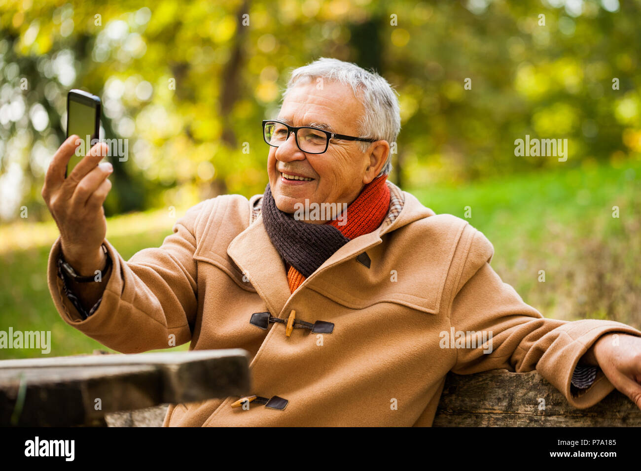 Selfie man phone hi-res stock photography and images - Alamy