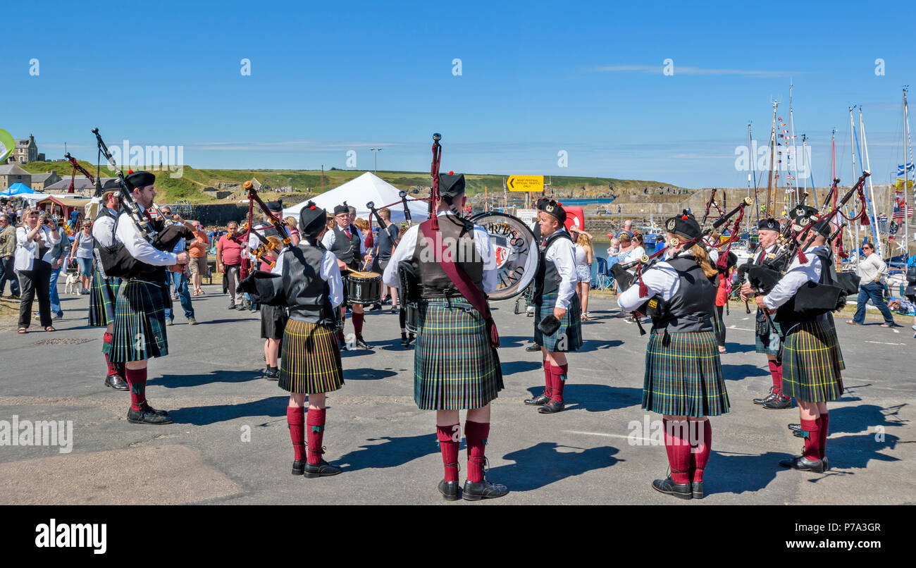 PORTSOY FESTIVAL ABERDEENSHIRE SCOTLAND PORTSOY PIPE AND DRUM BAND