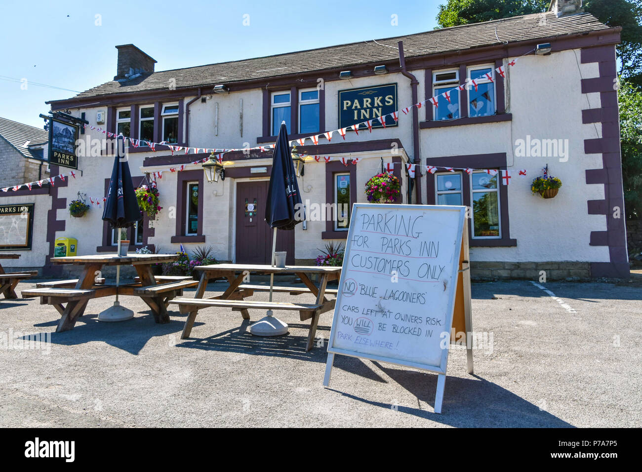 Warning sign outside Parks Inn pub, Harpur Hill, Buxton, Derbyshire Stock Photo