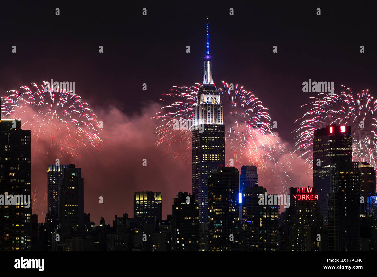 New York, USA. 4th July, 2018. Fireworks and the Manhattan skyline are seen from Weehawken of New Jersey July 4, 2018, during Macy's 4th of July fireworks show as part of the U.S. Independence Day celebrations. Credit: Li Muzi/Xinhua/Alamy Live News Stock Photo