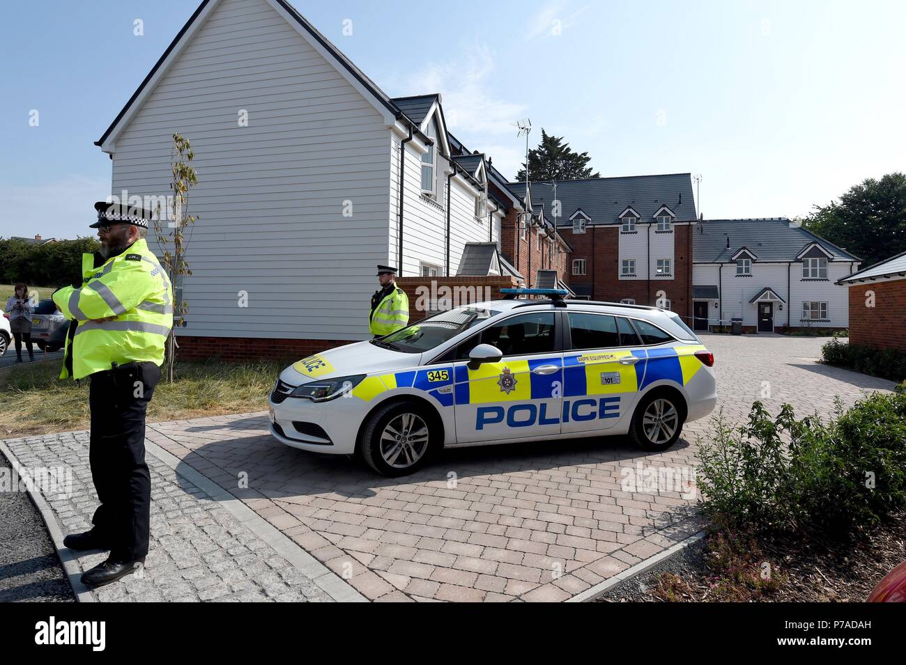 Amesbury, Wiltshire, UK. 5th July, 2018. Home cordoned off where Dawn Sturgess and Charlie Rowley were left in critical condition after an exposure to novichok. Police officers outside an address on Muggleton Road, Amesbury Credit: Finnbarr Webster/Alamy Live News Stock Photo