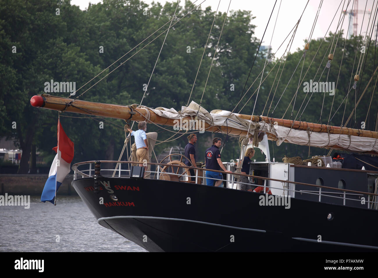 Sailor ship crows nest hi-res stock photography and images - Alamy