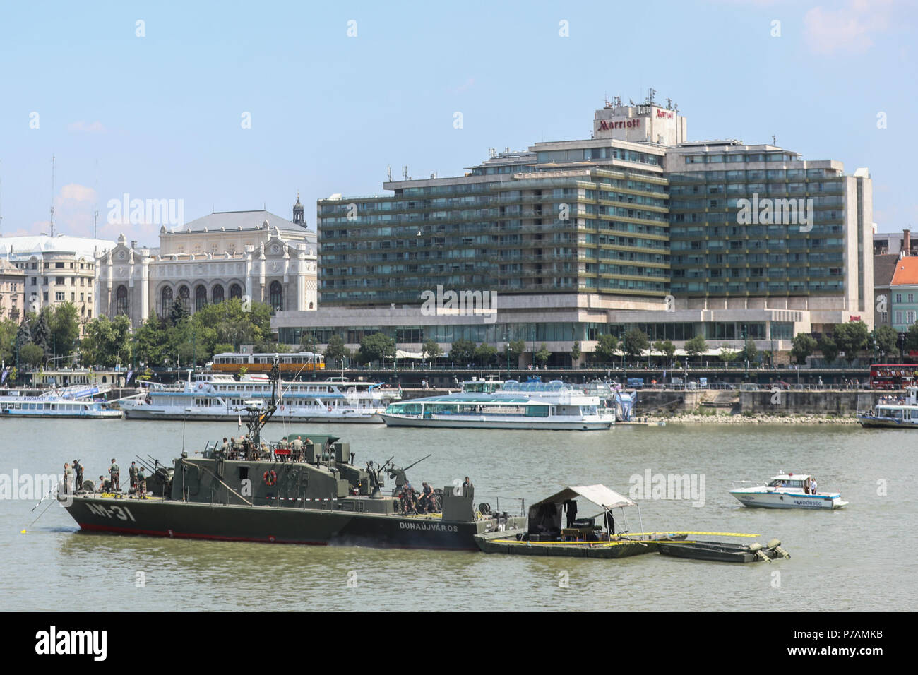 Budapest, Hungary. 5th July, 2018. Hungarian Military Explosive Ordnance Disposal team works on Danube River to lift a 100-kilogram World War II bomb from the riverbed in Budapest, Hungary, July 5, 2018. The bomb, which was discovered in the riverbed on July 2, was defused and shipped to the port of Ujpest in northern Budapest. Credit: Csaba Domotor/Xinhua/Alamy Live News Stock Photo
