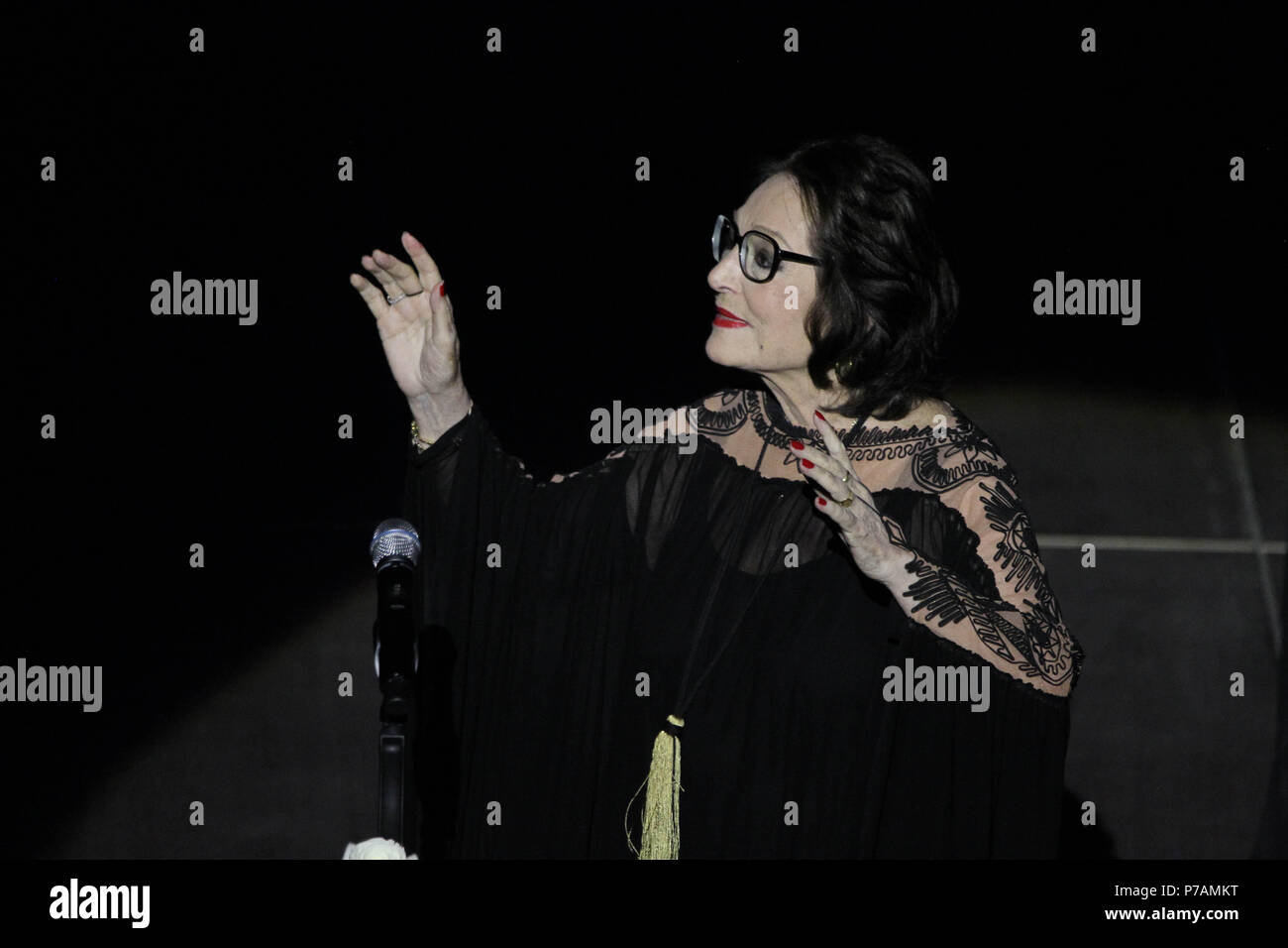 Athens, Greece. 5th July, 2018. Greek singer NANA MOUSKOURI in concert at the Odeon of Herodes Atticus in Athens. Credit: Aristidis Vafeiadakis/ZUMA Wire/Alamy Live News Stock Photo