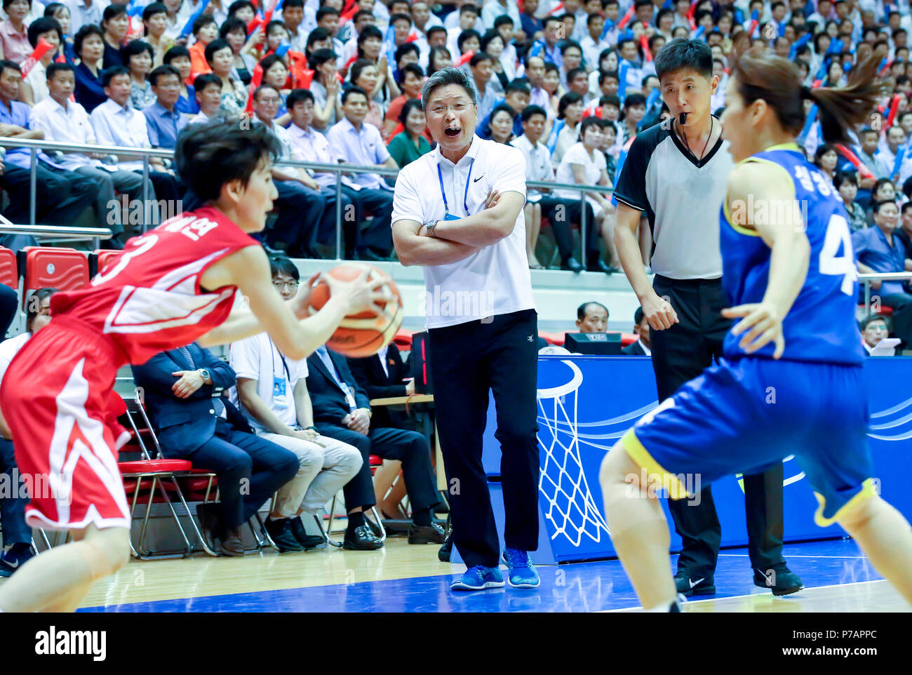 Inter-Korean friendly basketball match, July 5, 2018 : South Korea's coach Lee Mun-kyu (C) during inter-Korean women's friendly basketball match at Ryugyong Chung Ju-yung Gymnasium in Pyongyang, North Korea. The 100-strong South Korean delegation of athletes, coaches, government officials and journalists arrived in Pyongyang on July 3 for the matches which have not been held in 15 years. Credit: Press Pool in Pyeongyang/AFLO/Alamy Live News Stock Photo