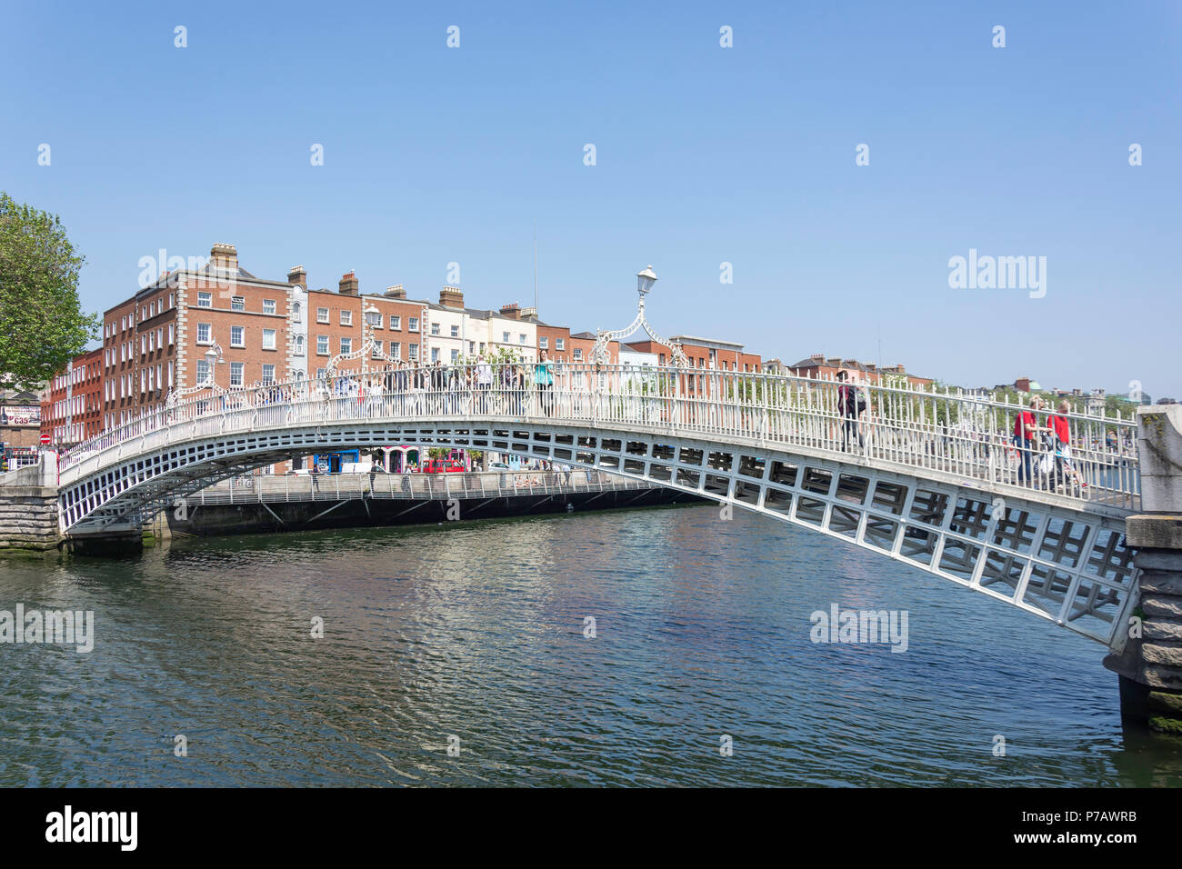 Arch bridge across river hi-res stock photography and images - Alamy