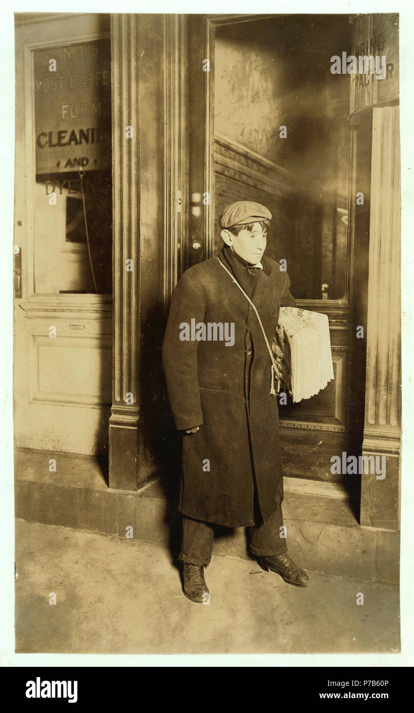 2 A.M. 4-12-08. Newsie in Tenderloin, Abe Bloom, 78 Eldridge St., N. Y. (Said was 16 yrs.) LOC nclc.03194. Stock Photo