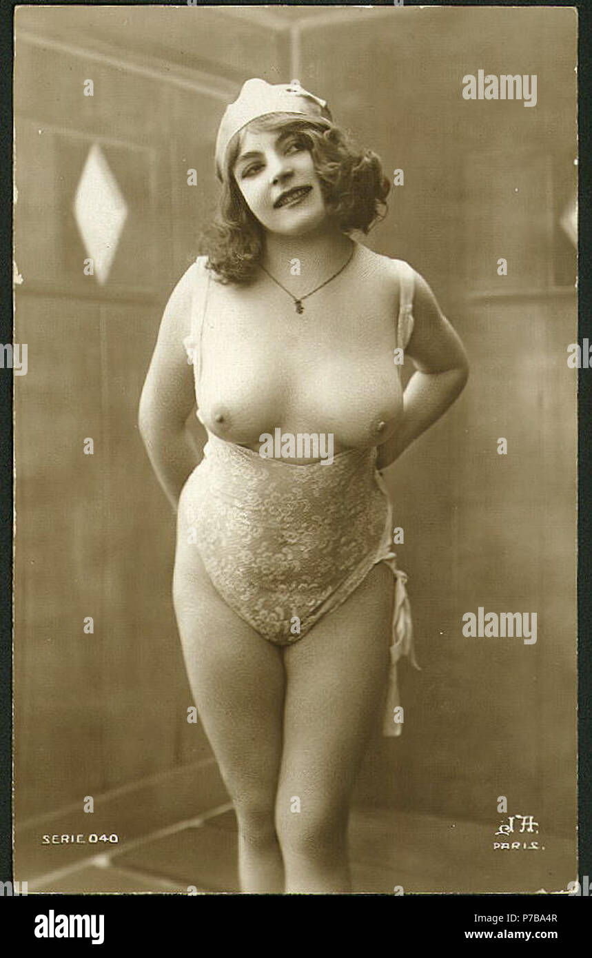 English: Early 20th-century French postcard labelled 'JA Serie 40' showing the well-known model 'Fernande' posed against the same diamond-window background used in the JA40, JA41, and JA69 series. For related images, see File:JA-Serie-040 French postcard-number1.jpg, File:JA-Serie-040 French postcard-number2.JPG, File:JA-Serie-040 French postcard-number3.jpg, File:JA-Serie-041 French postcard.jpg, and File:JA-Serie-69 French-postcard.jpg. Italiano: Foto d'epoca (risalente ai primi anni del XX secolo) con ritratta una modella seminuda (di nome Fernande). 1910s 46 JA-Serie-040 French postcard-nu Stock Photo
