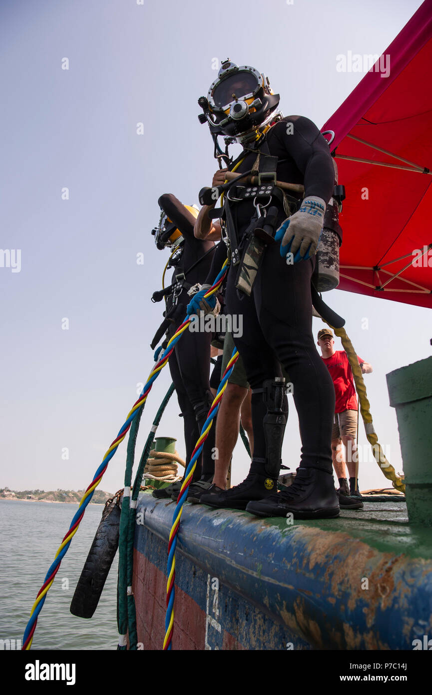 U.S Army divers assigned to 7th Dive Detachment prepare to enter the water during an underwater recovery operation off the coast of Hoang Mai, Vietnam, June 18, 2018. The recovery effort was conducted by the Defense POW/MIA Accounting Agency (DPAA) to locate U.S. service members who went missing during the Vietnam War. DPAA conducts global search, recovery and laboratory operations to provide the fullest possible accounting for our missing personnel to their families and the nation. (U.S. Navy photo by Mass Communication Specialist 2nd Class Tyler Thompson) Stock Photo