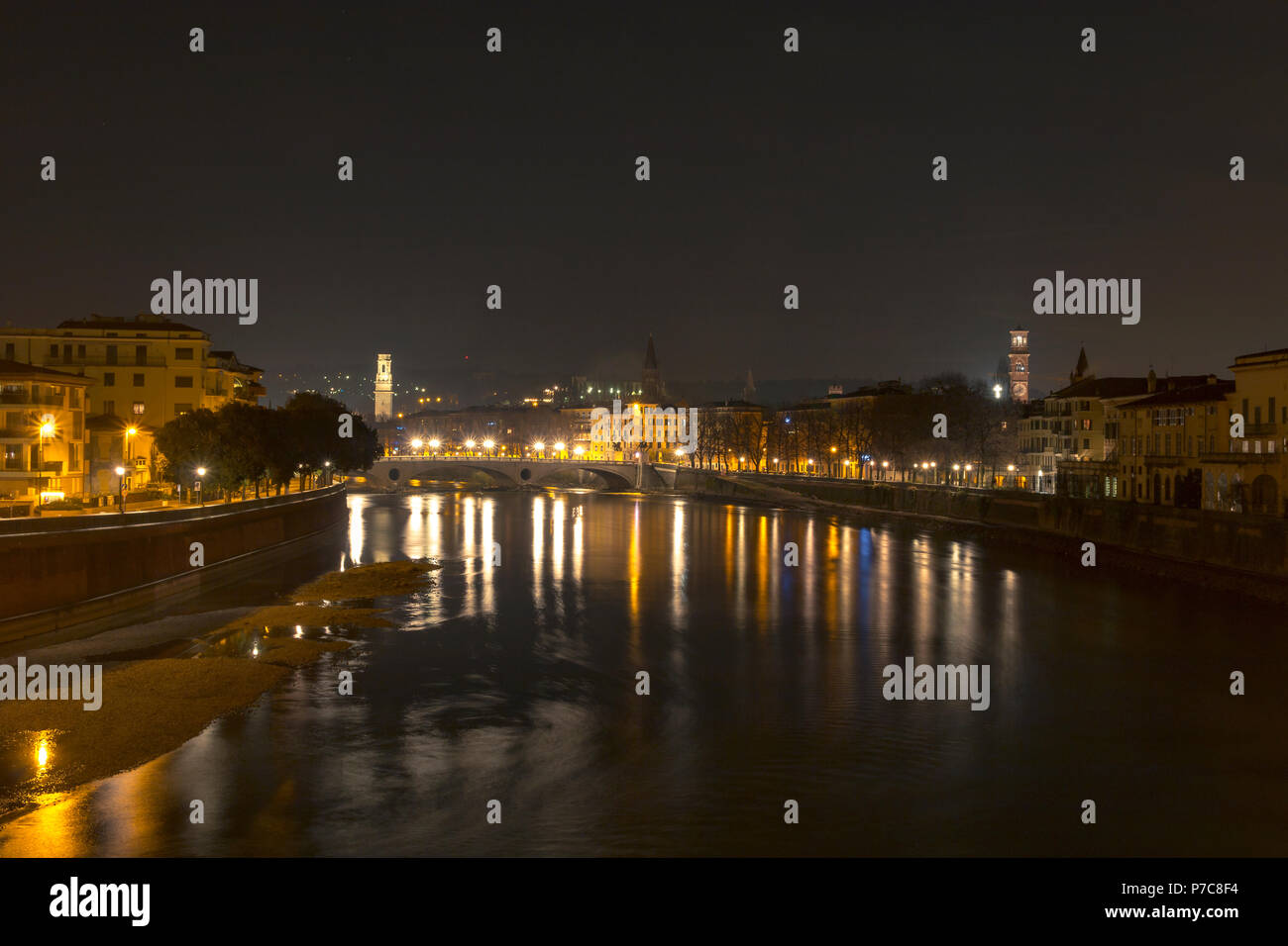 Night city skyline verona hi-res stock photography and images - Alamy