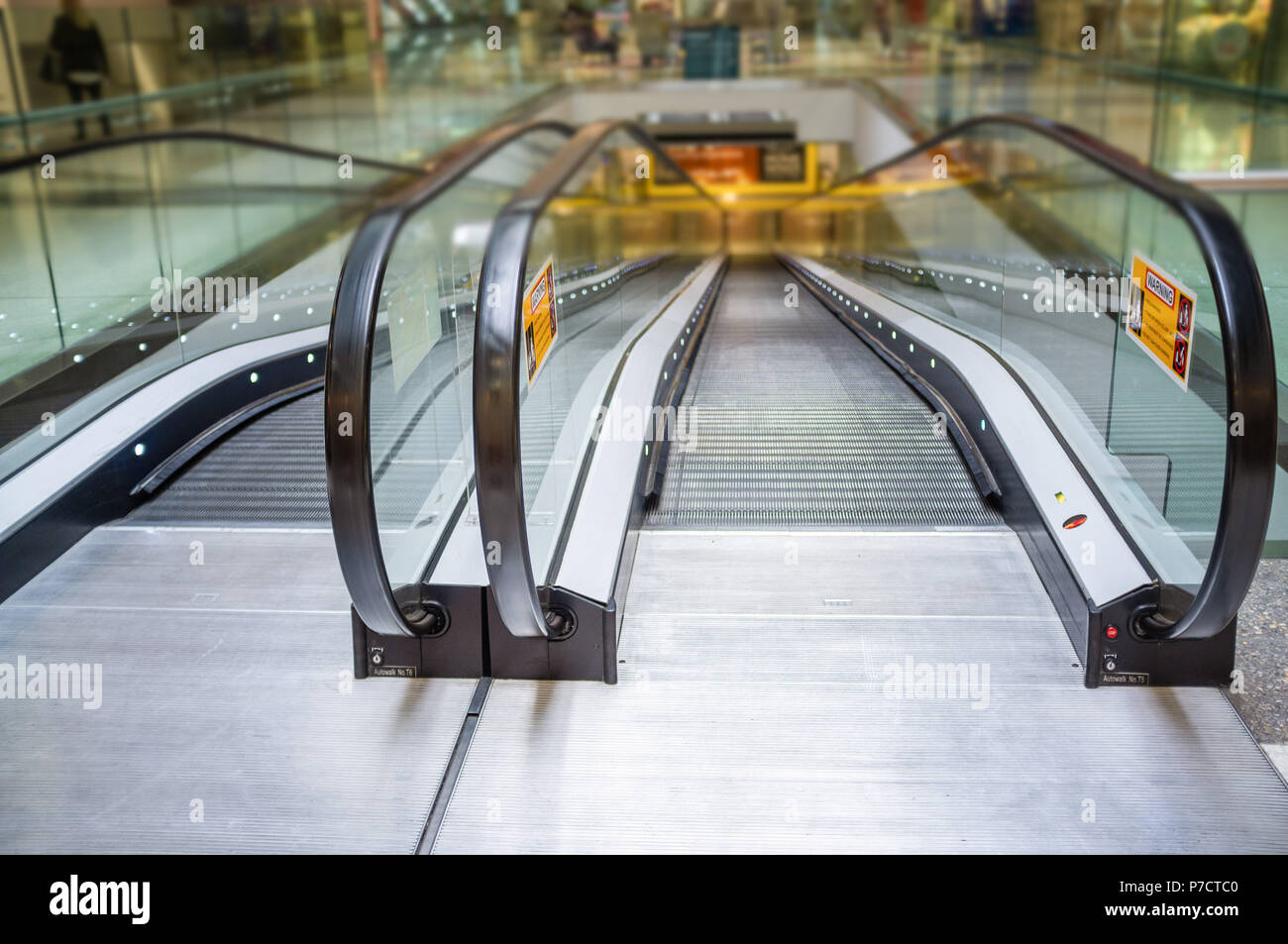 Escalator in shopping mall hi-res stock photography and images - Alamy