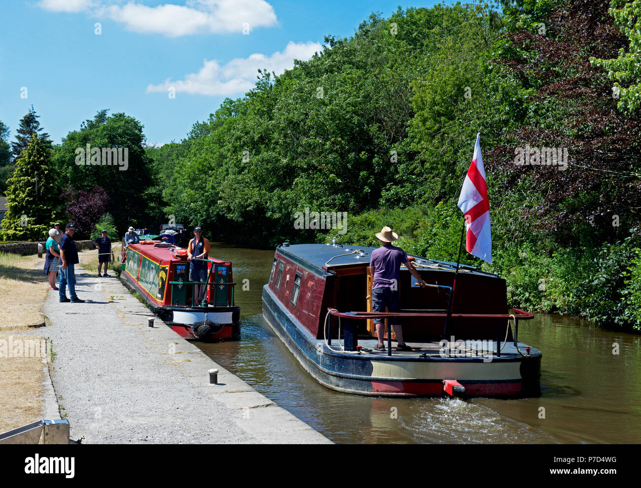 The Leeds & Liverpool Canal at Gargrave, North Yorkshire, England UK ...