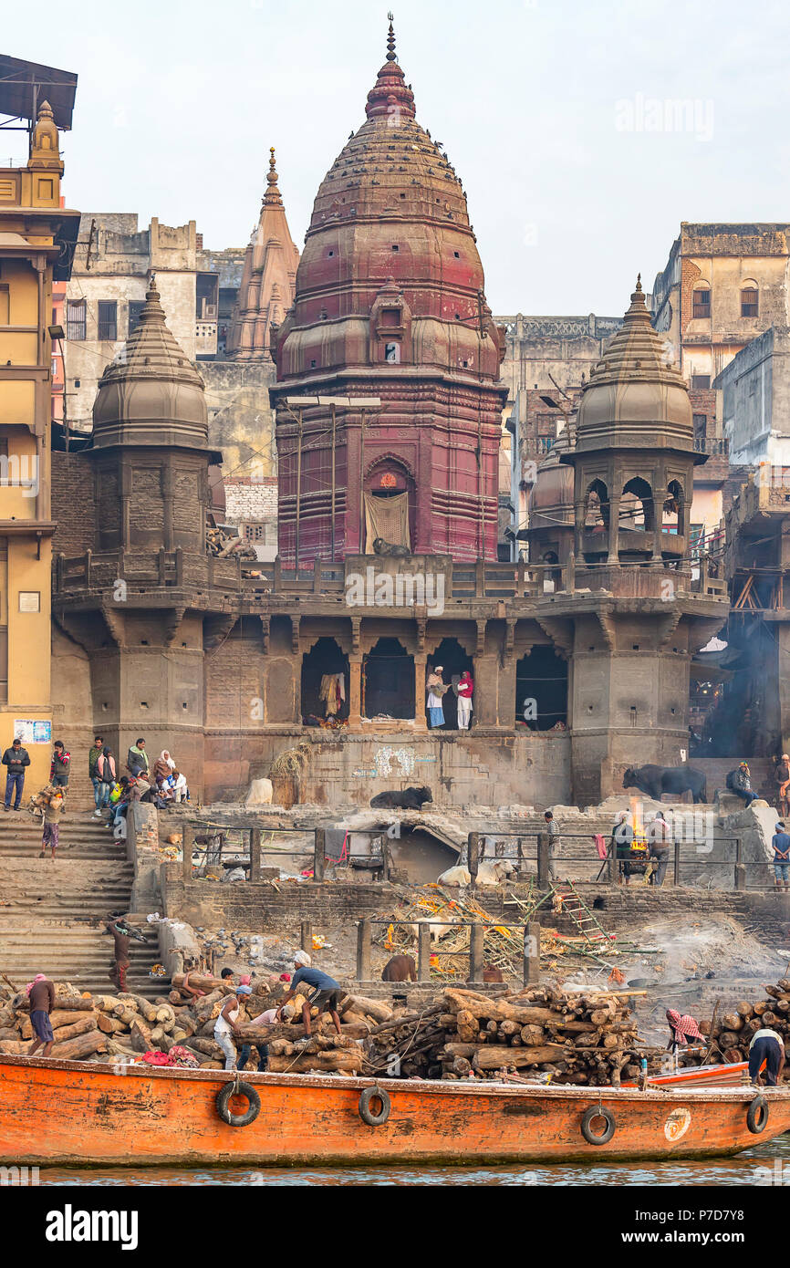 Manikarnika Ghat, main cremation ground at the ghats of Ganges river, Varanasi, Uttar Pradesh Manikarnika Ghat, main cremation ground at the ghats of Ganges river, Varanasi, Uttar Pradesh