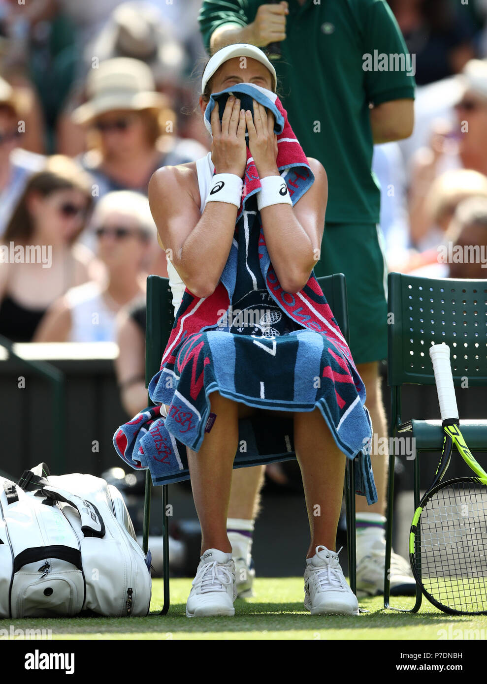 Johanna Konta during a change of ends on day four of the Wimbledon Championships at the All England Lawn Tennis and Croquet Club, Wimbledon. PRESS ASSOCIATION Photo. Picture date: Thursday July 5, 2018. See PA story TENNIS Wimbledon. Photo credit should read: John Walton/PA Wire. Stock Photo