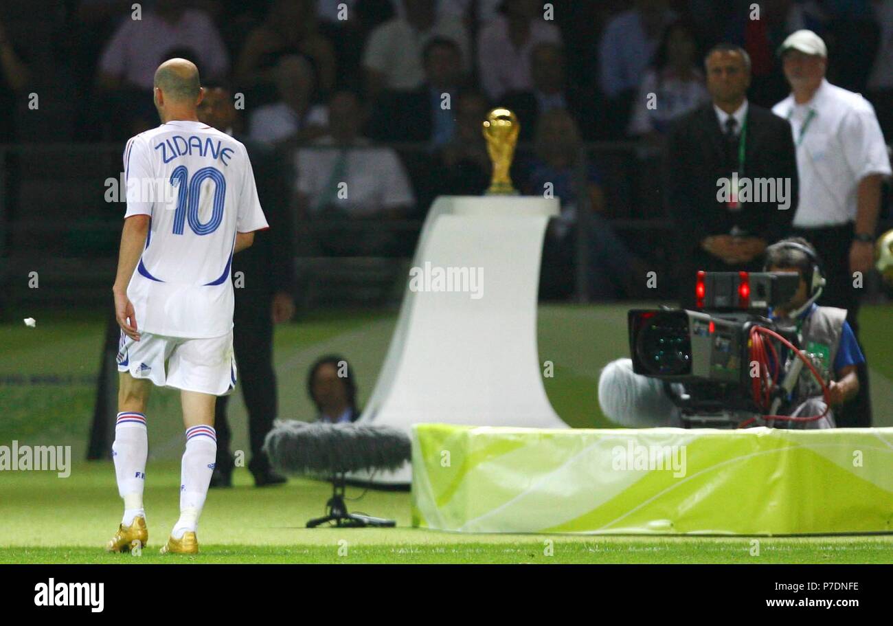 Olympiastadion Berlin Germany 9.7.2006, FIFA World Cup Germany 2006 , Final, Italy vs France 5:3 a.p.  ---   Zinedine ZIDANE (FRA) leaves the pitch passing the World Cup trophy Stock Photo