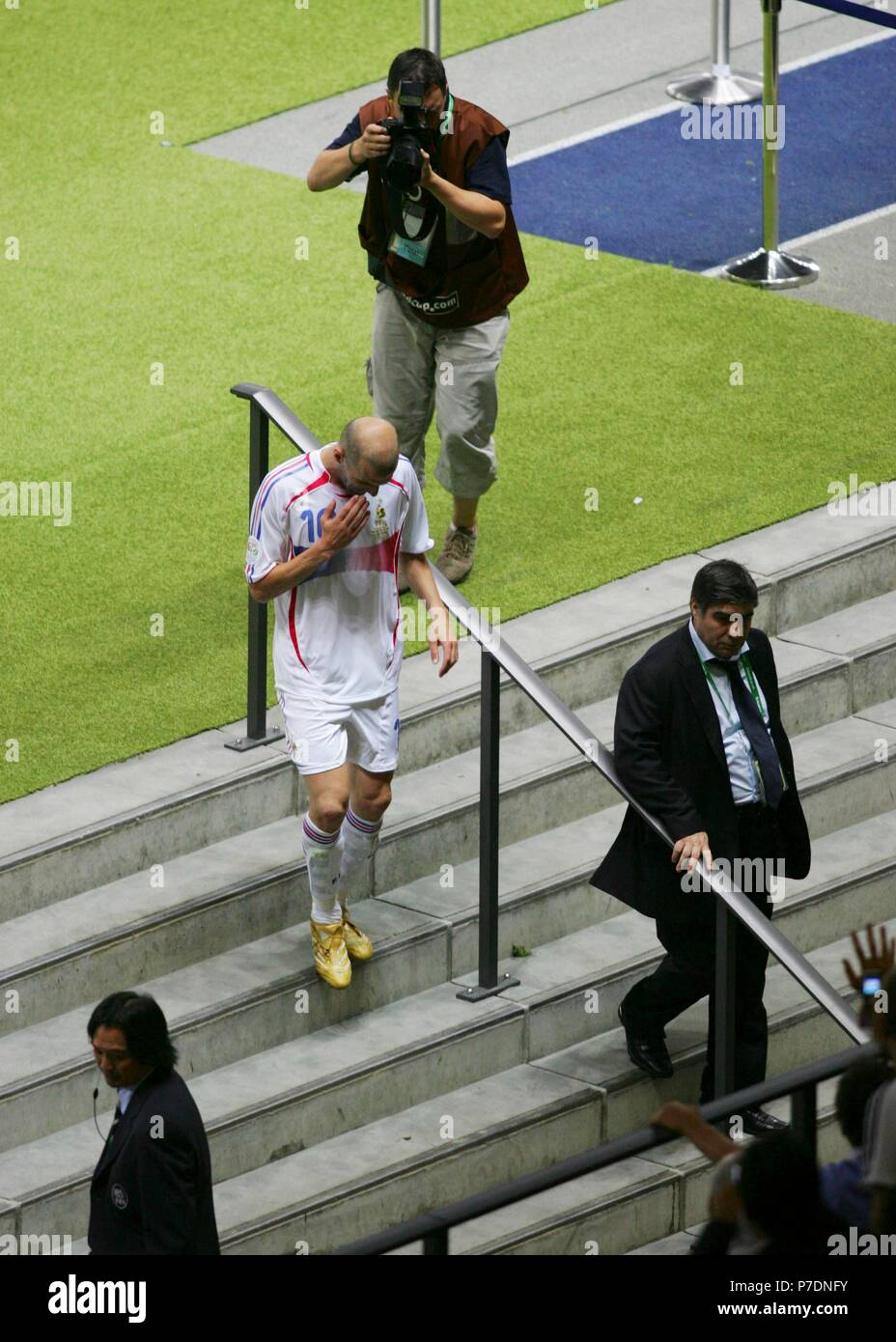 Olympiastadion Berlin Germany 9.7.2006, FIFA World Cup Germany 2006 , Final, Italy vs France 5:3 a.p.  ---   Zinedine ZIDANE (FRA) leaves the pitch after his expulsion Stock Photo