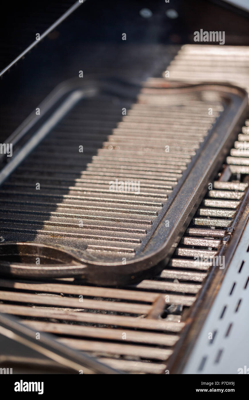 Cast iron griddle on outdoor gas grill Stock Photo Alamy