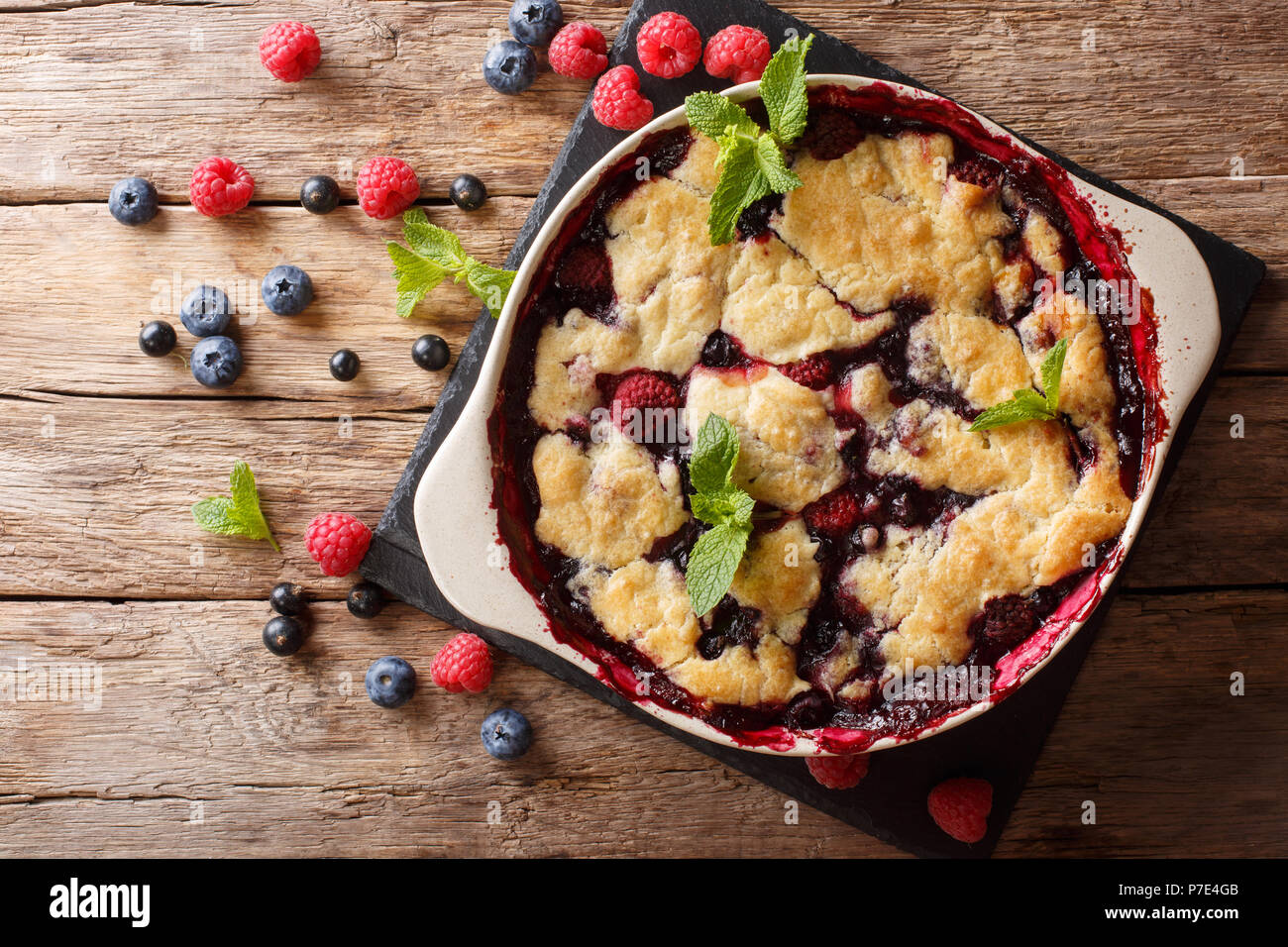 Raspberry and blueberry cake hi-res stock photography and images - Alamy