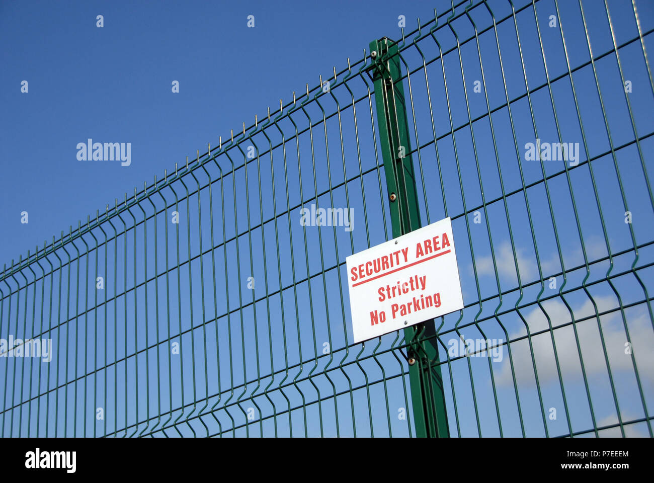 Security Perimeter Sign Strictley no parking hi-res stock photography and images - Alamy