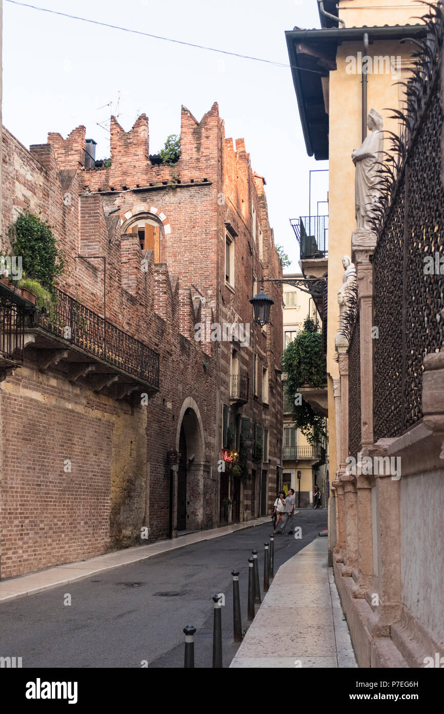 Romeo's house in Verona Italy Stock Photo Alamy