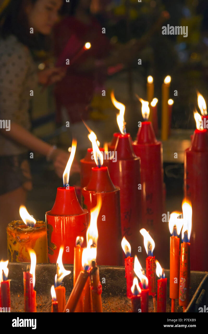 Chinese temple altar candle hi-res stock photography and images - Alamy