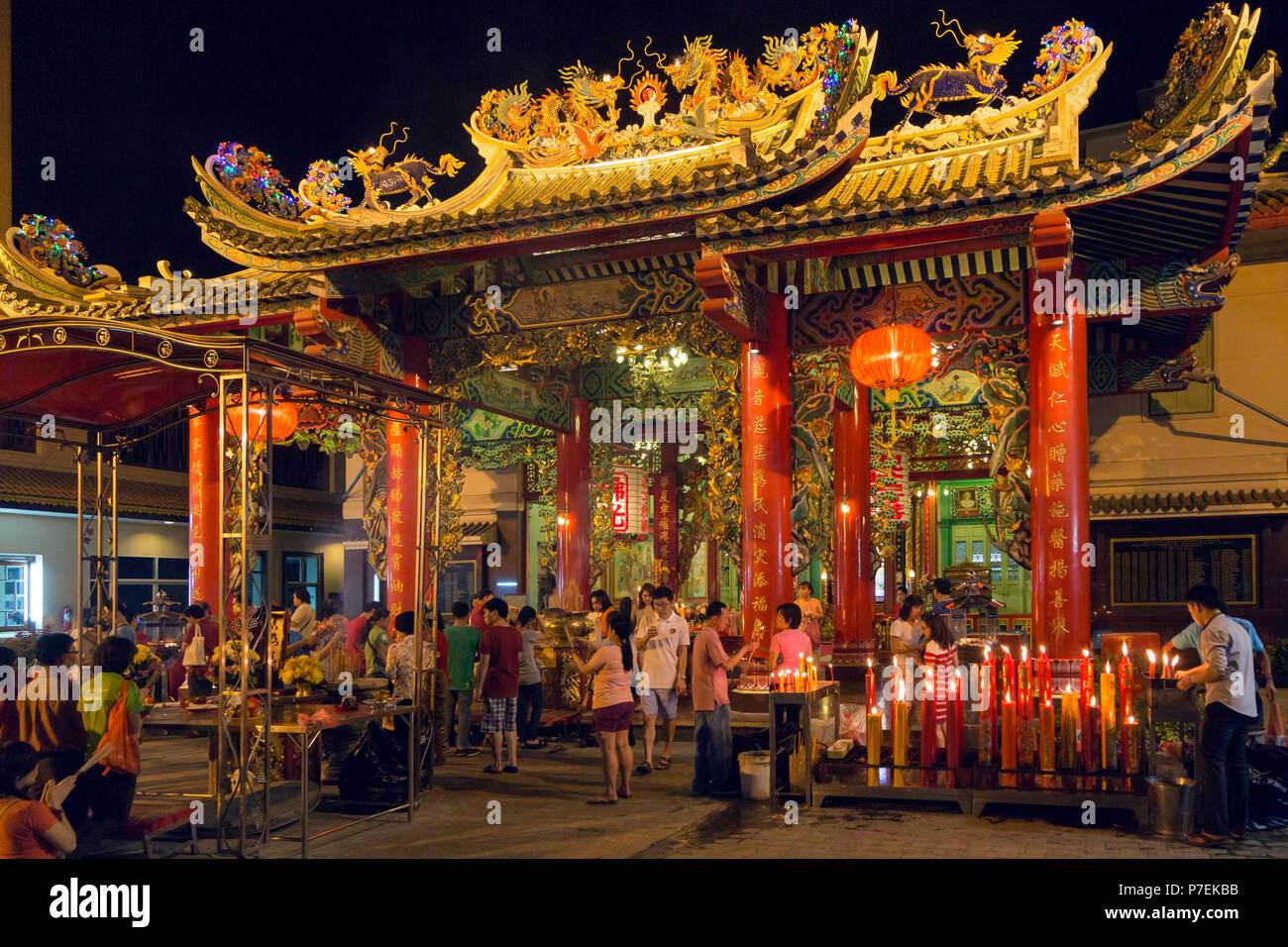 Chinese temple altar candle hi-res stock photography and images - Alamy