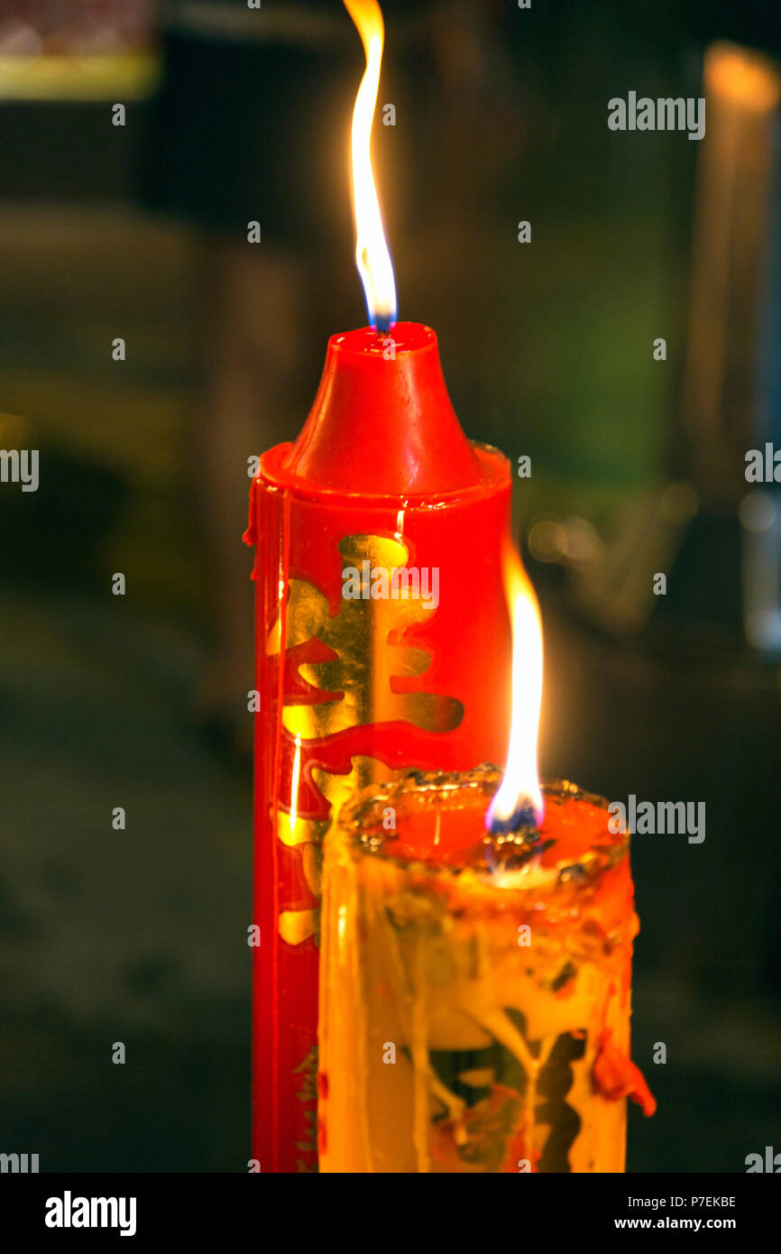 Chinese temple altar candle hi-res stock photography and images - Alamy