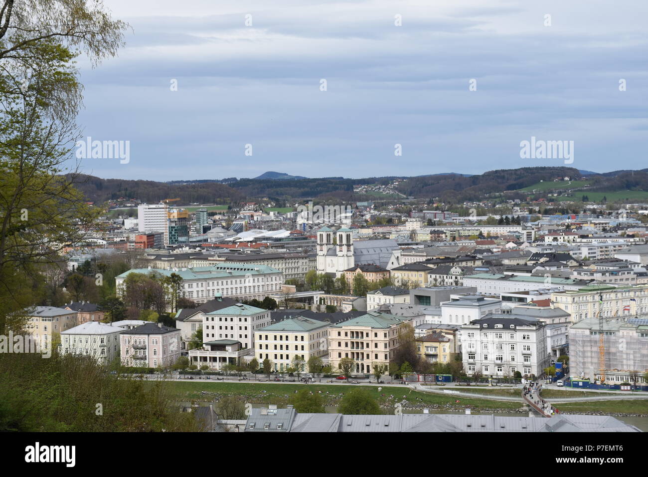 Mozartstadt Salzburg mit Getreidegasse Domplatz und Festung Hohensalzburg Stock Photo