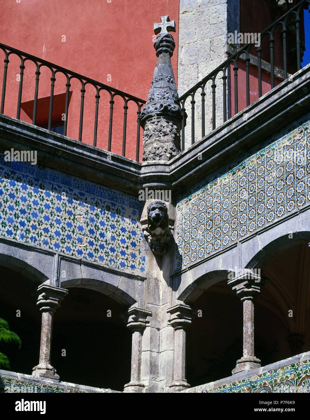 Palacio Nacional Da Pena, Sintra. Siglo XVII. Detalle de un ángulo del Claustro Alto. Portugal. Stock Photo