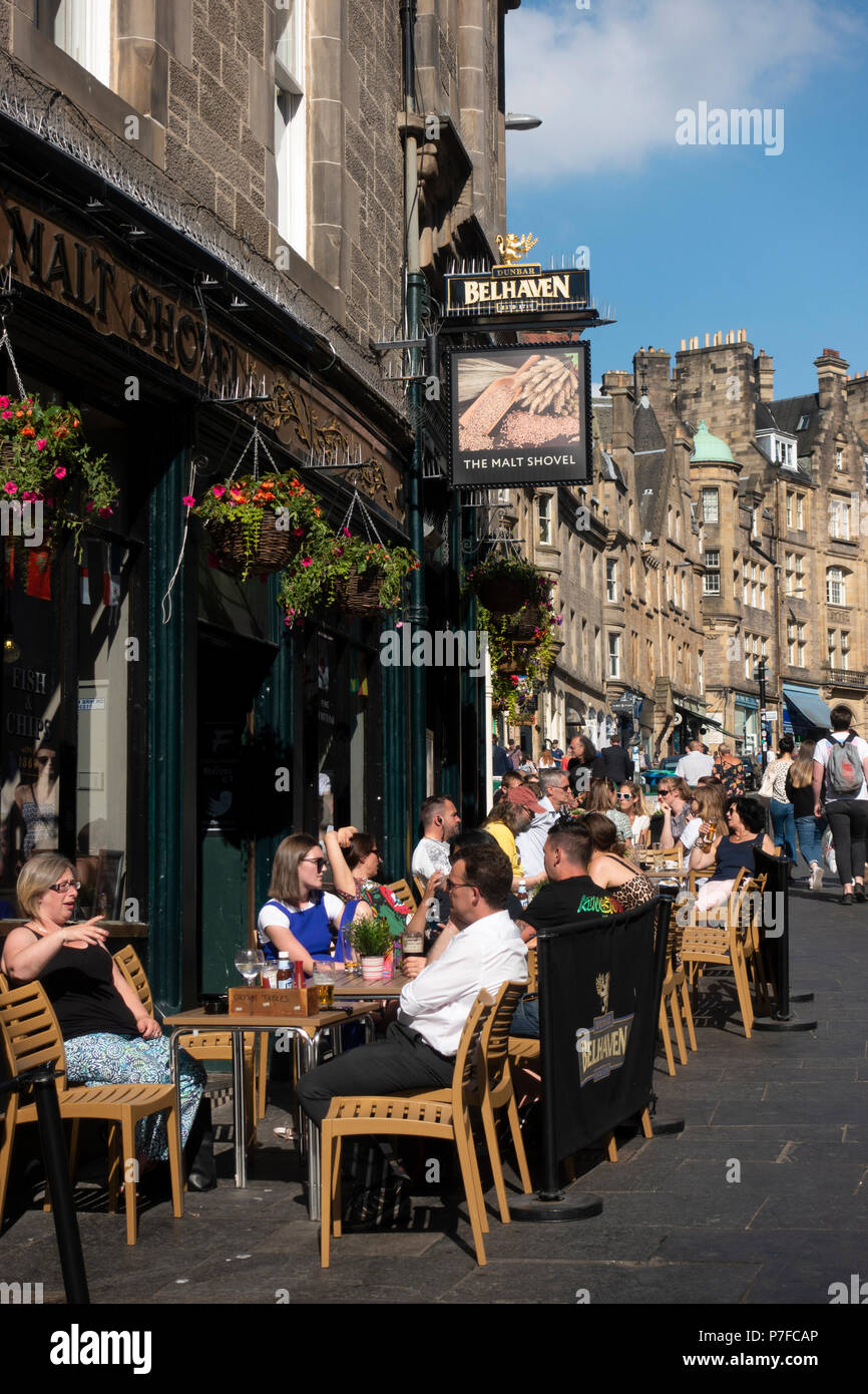 Pub outdoor seating hires stock photography and images Alamy