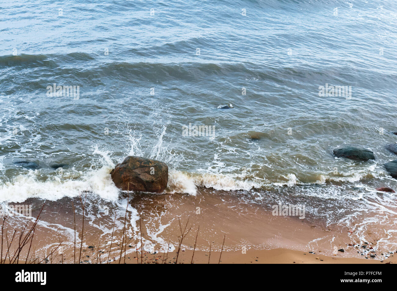 the sea wave hits the shore, the waves break on the coastal rocks Stock ...