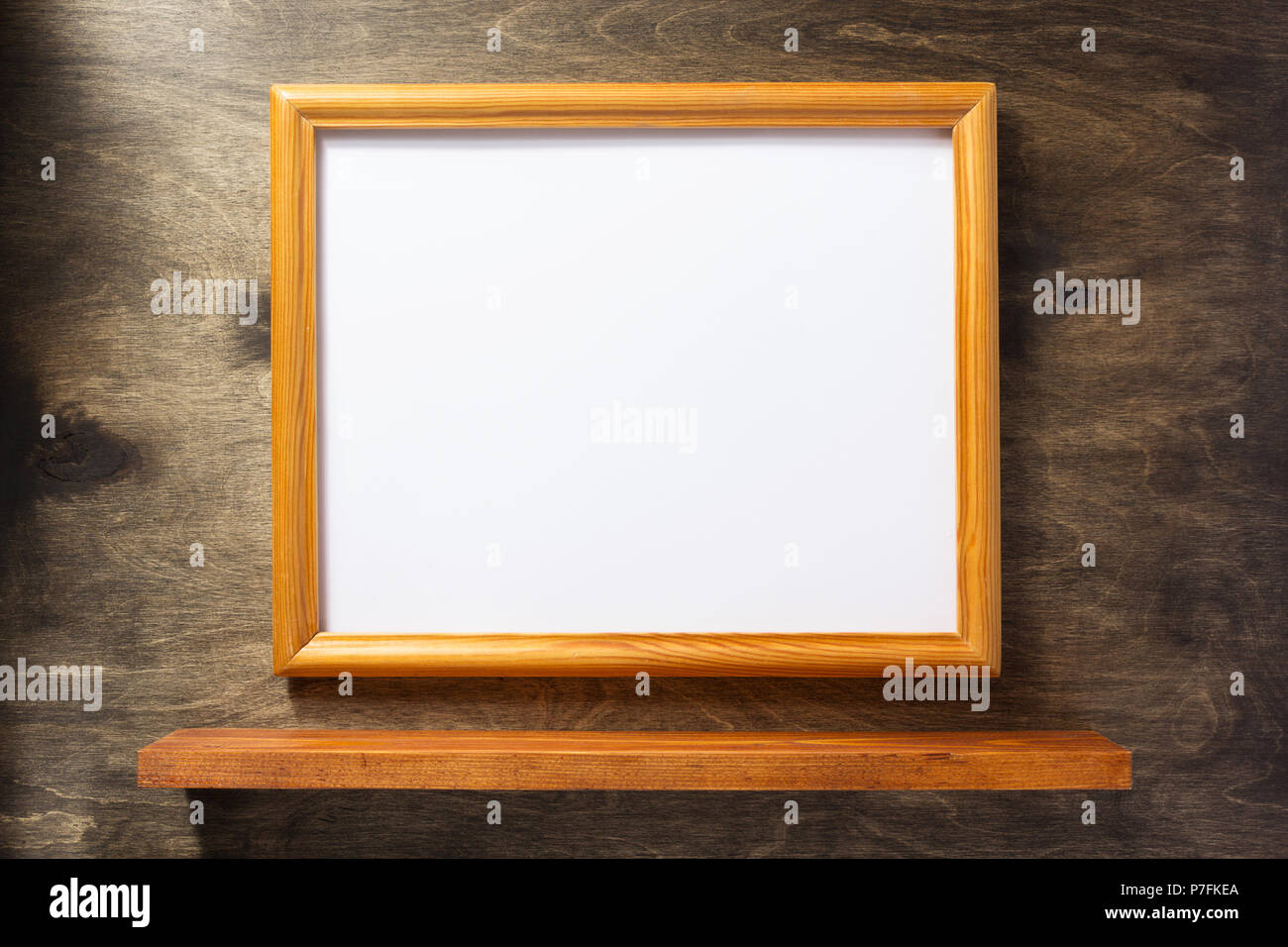 Photo frame store hi-res stock photography and images - Alamy