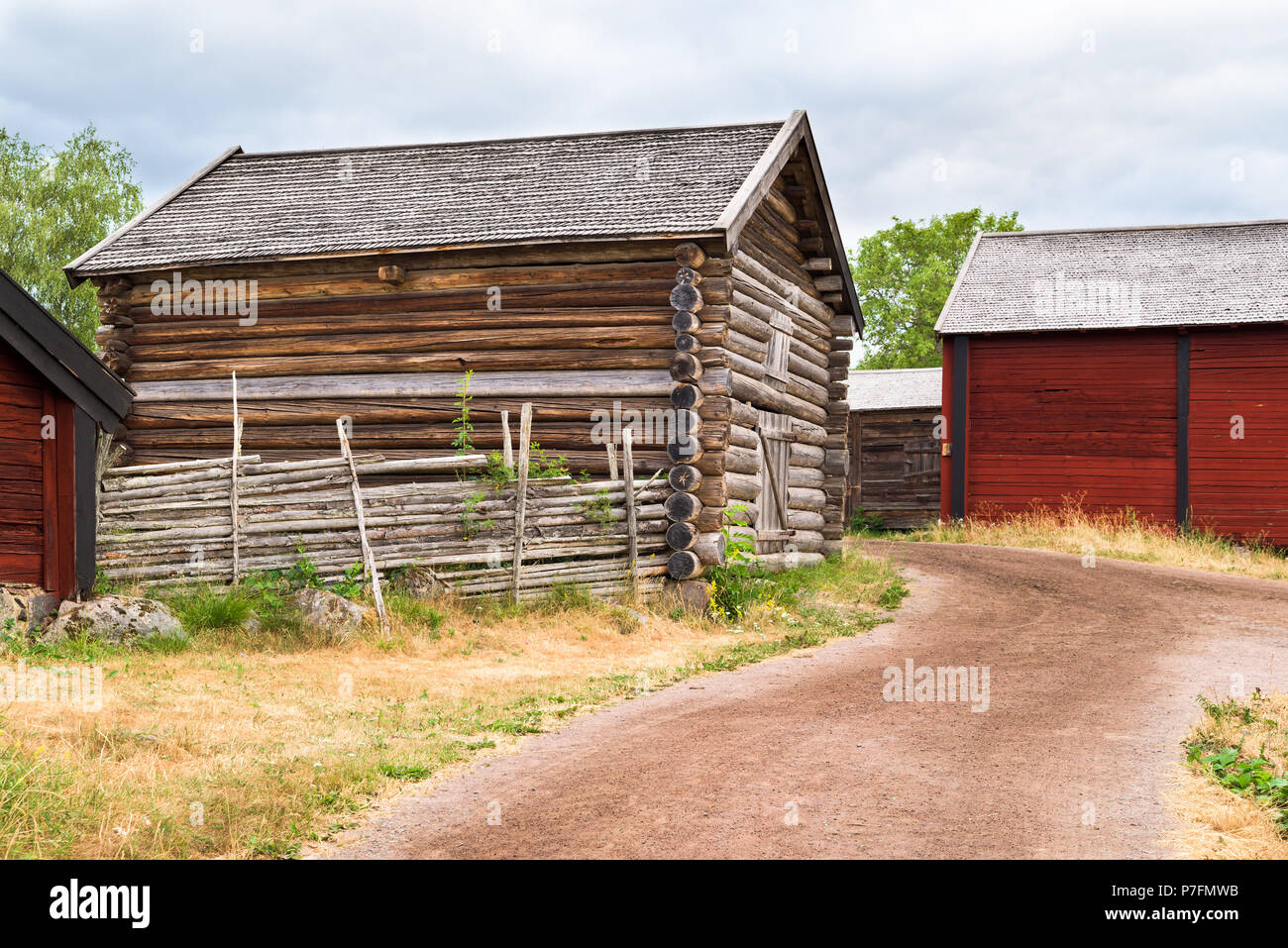 Traditional storage building hi-res stock photography and images - Alamy