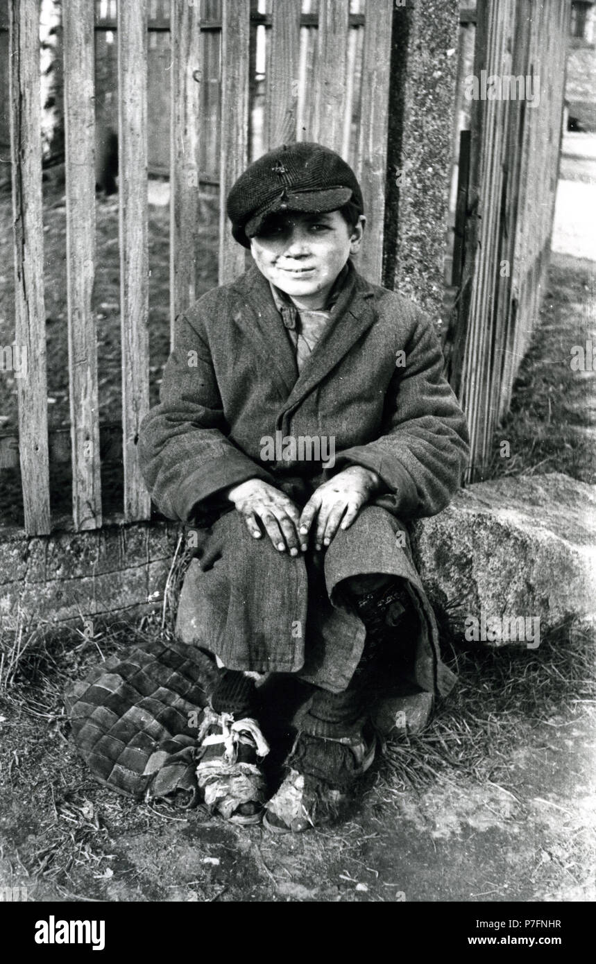 Child without shoes, ca. 1945/1946, Leipzig, Germany Stock Photo