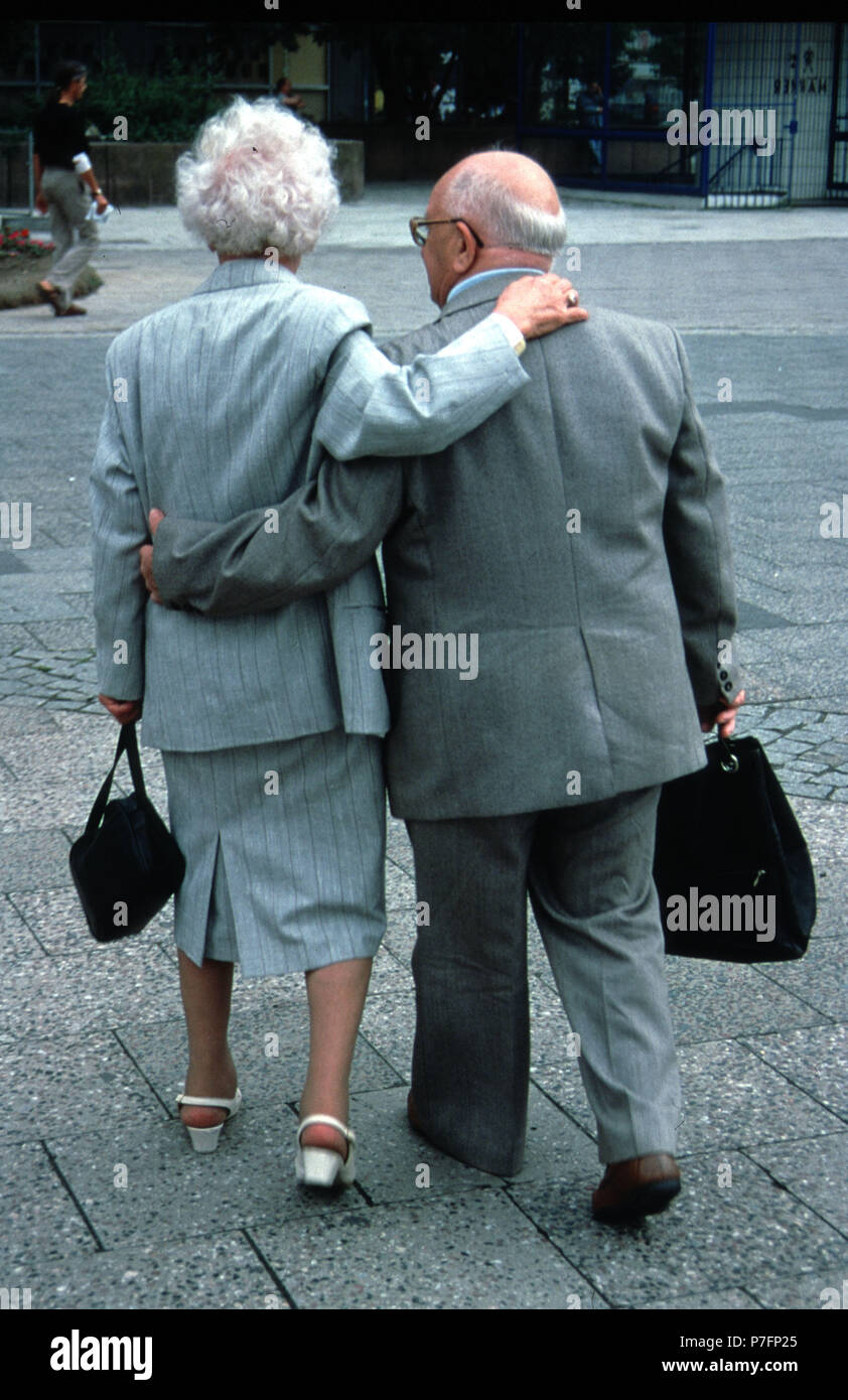 Funny old couple hi-res stock photography and images - Alamy Funny old couple hi-res stock photography and images - Alamy