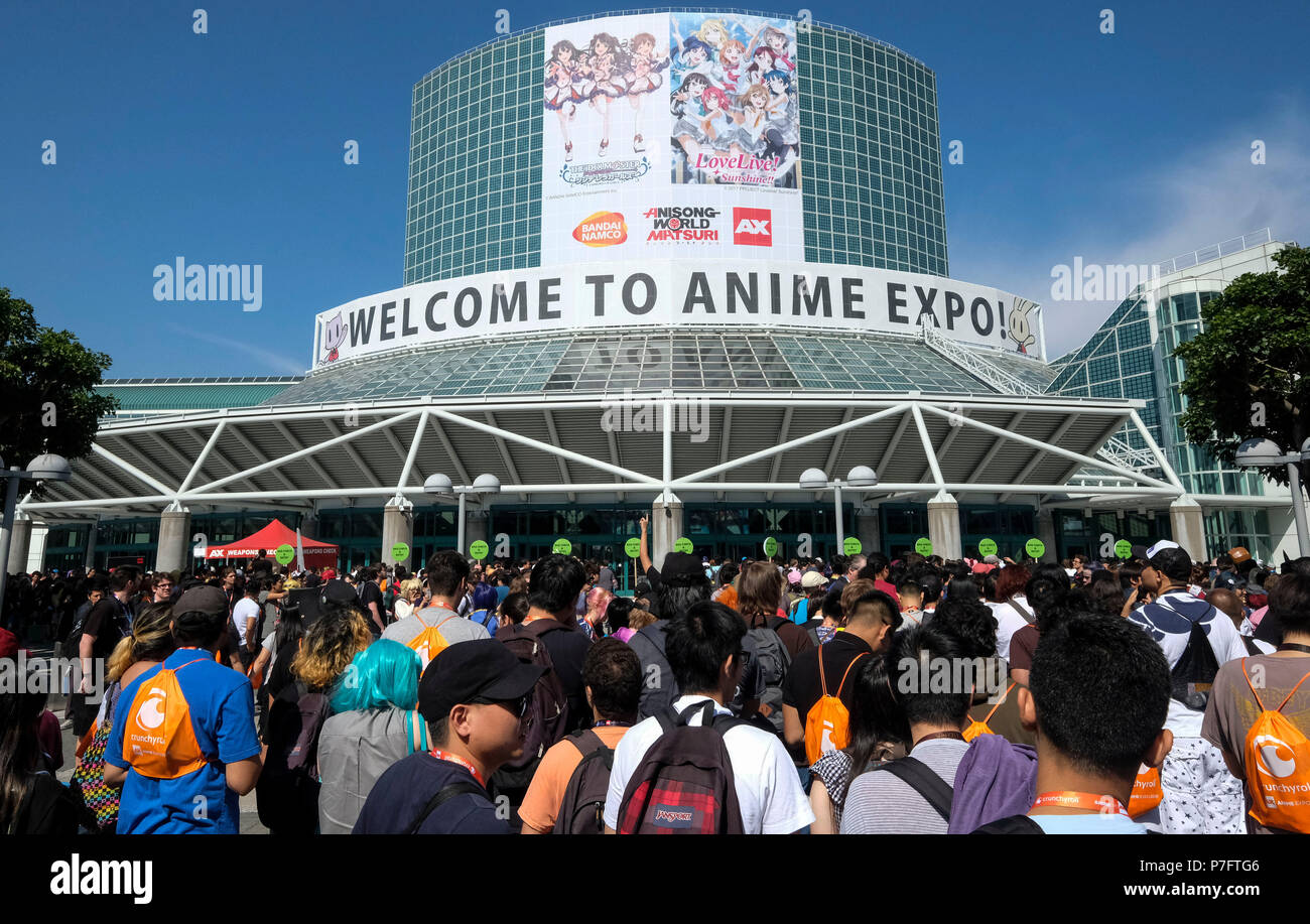 Los Angeles, USA. 5th July, 2018. Anime fans wait to enter the Anime Expo at the Los Angeles Convention Center in Los Angeles, the United States, on July 5, 2018. The four-day event featuring Japanese animation, comics and games was opened on Thursday. Credit: Zhao Hanrong/Xinhua/Alamy Live News Stock Photo