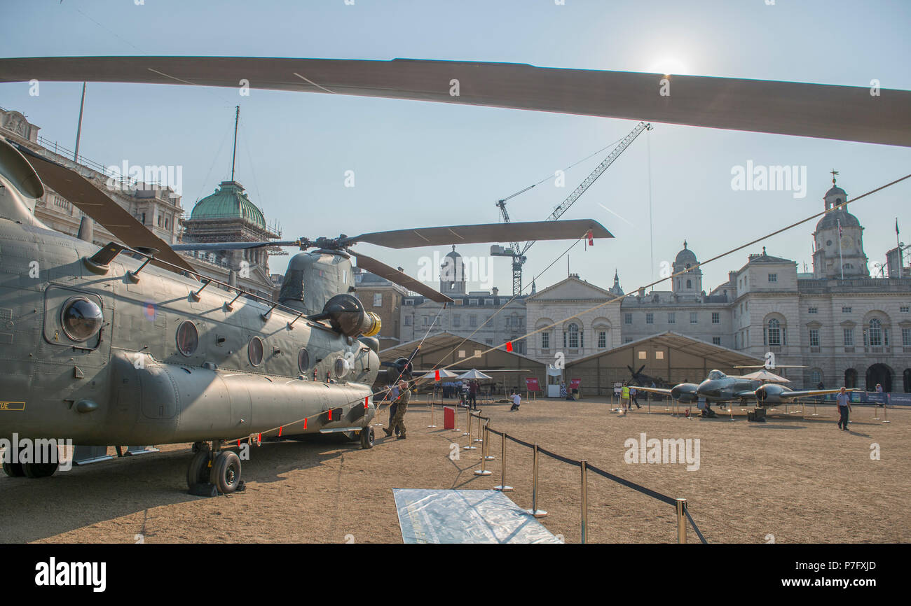Twin rotor aircraft hi-res stock photography and images - Alamy